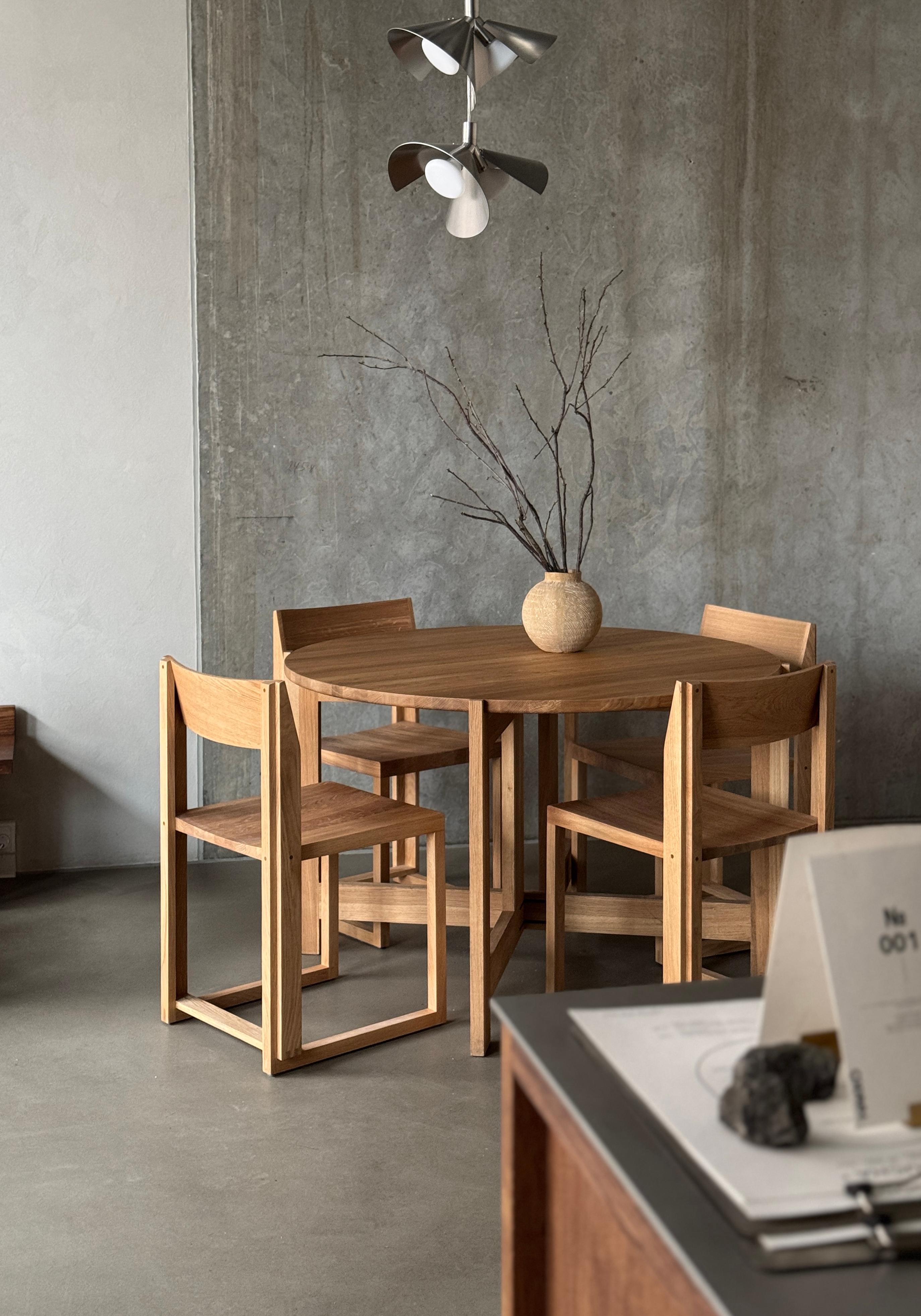 Kristina Dam: Outline chair