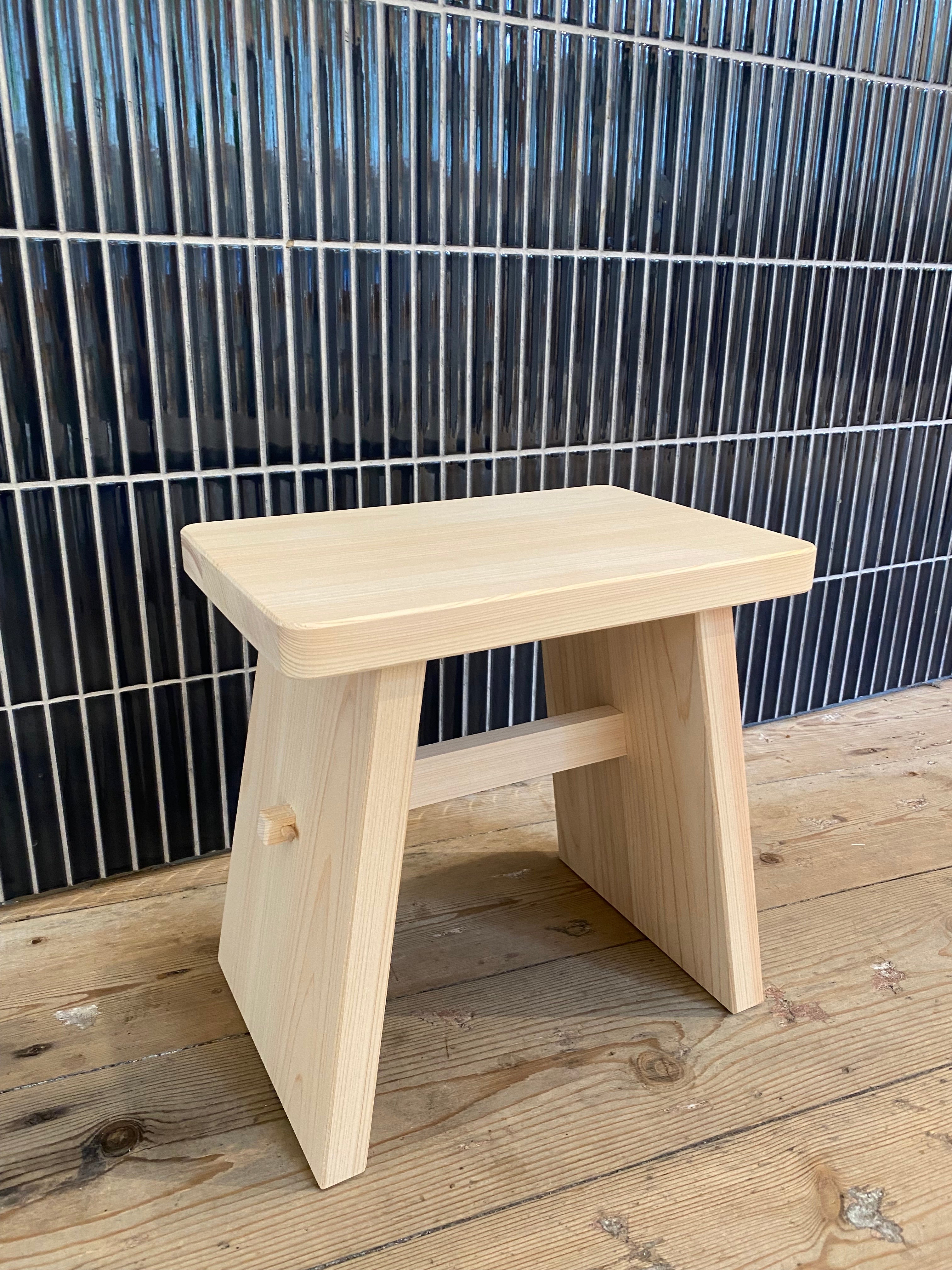 Small Japanese stools / bath chair in hinoki wood