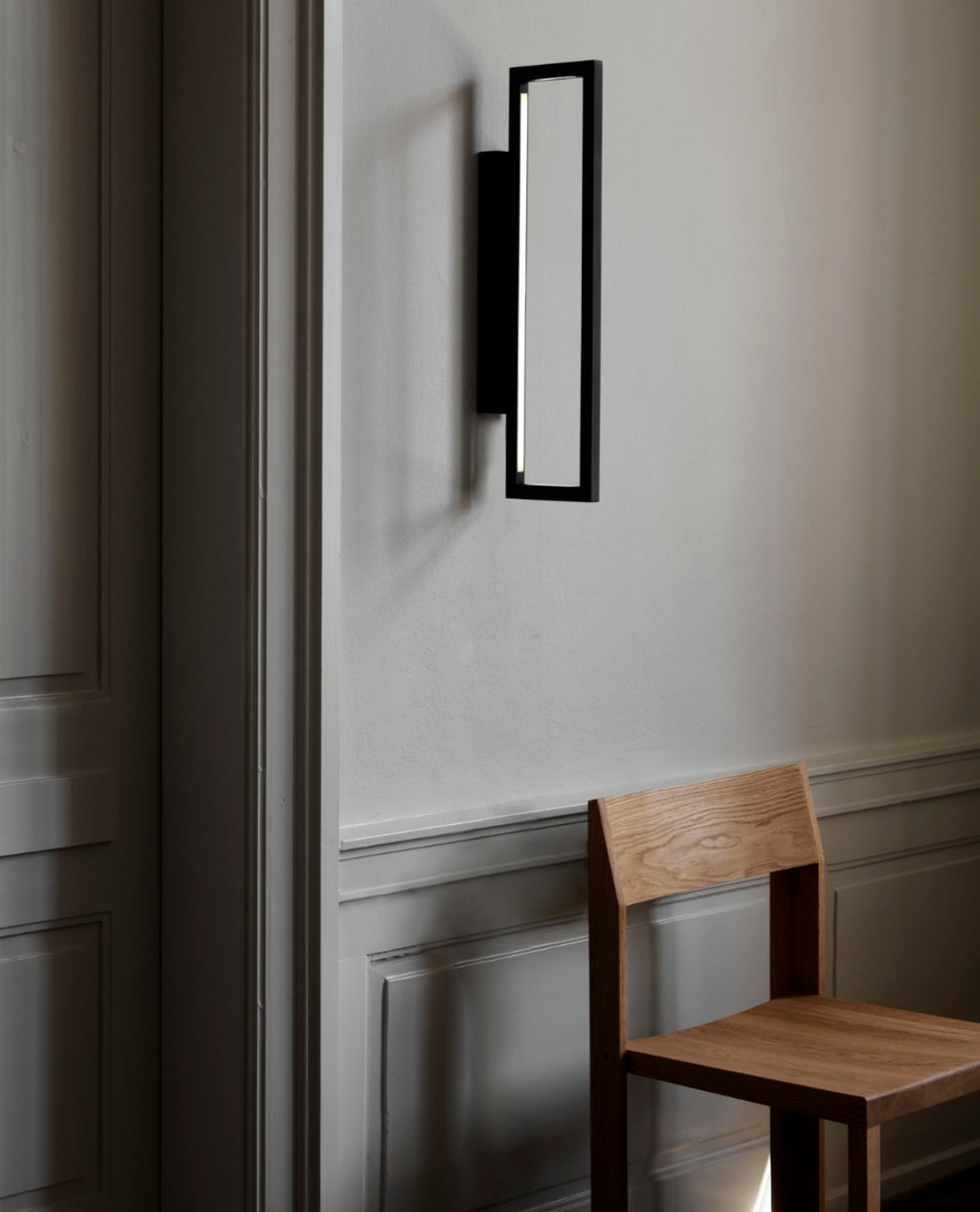 Kristina Dam: Outline chair