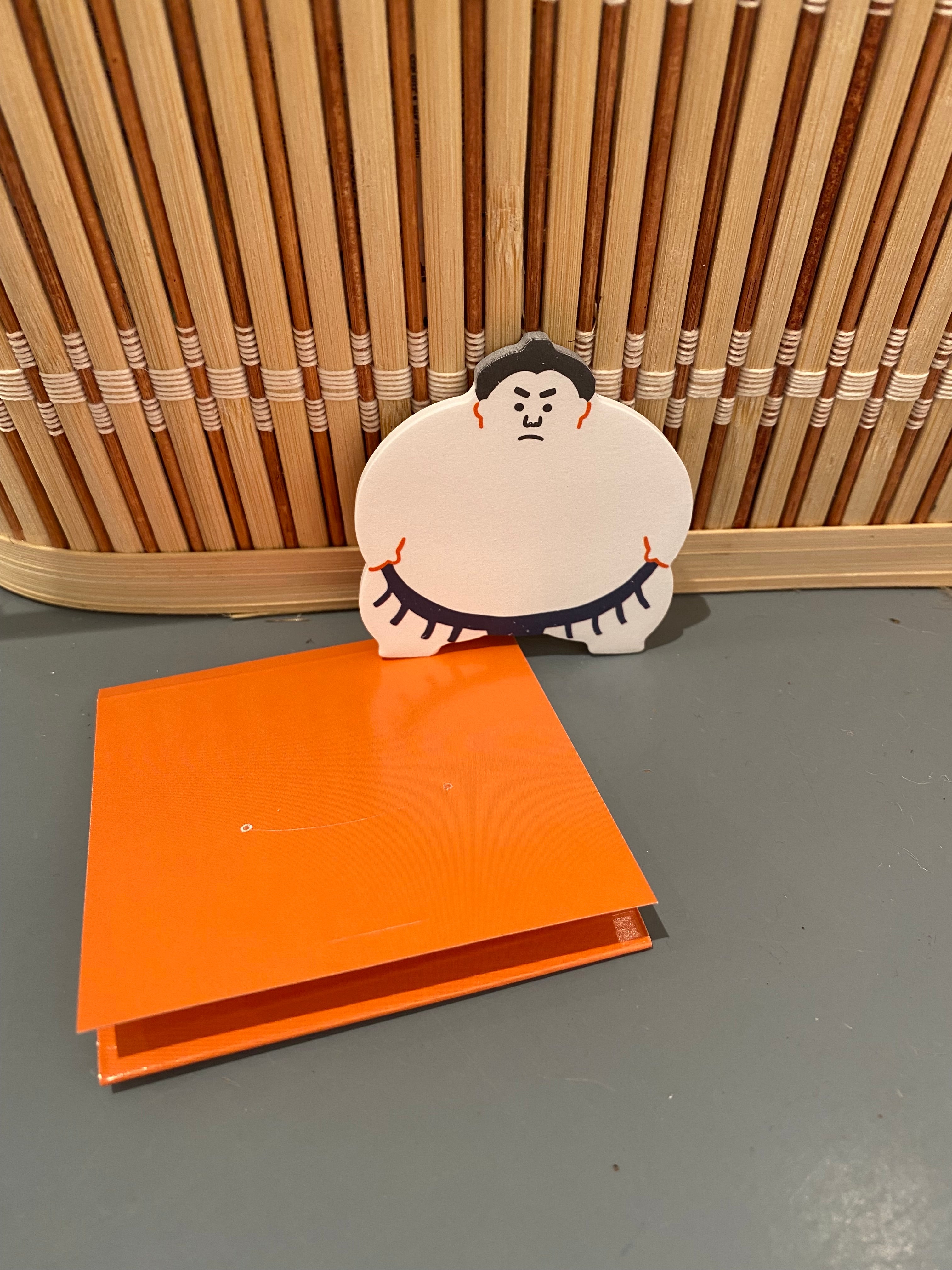 Stand sticky post it with sumo