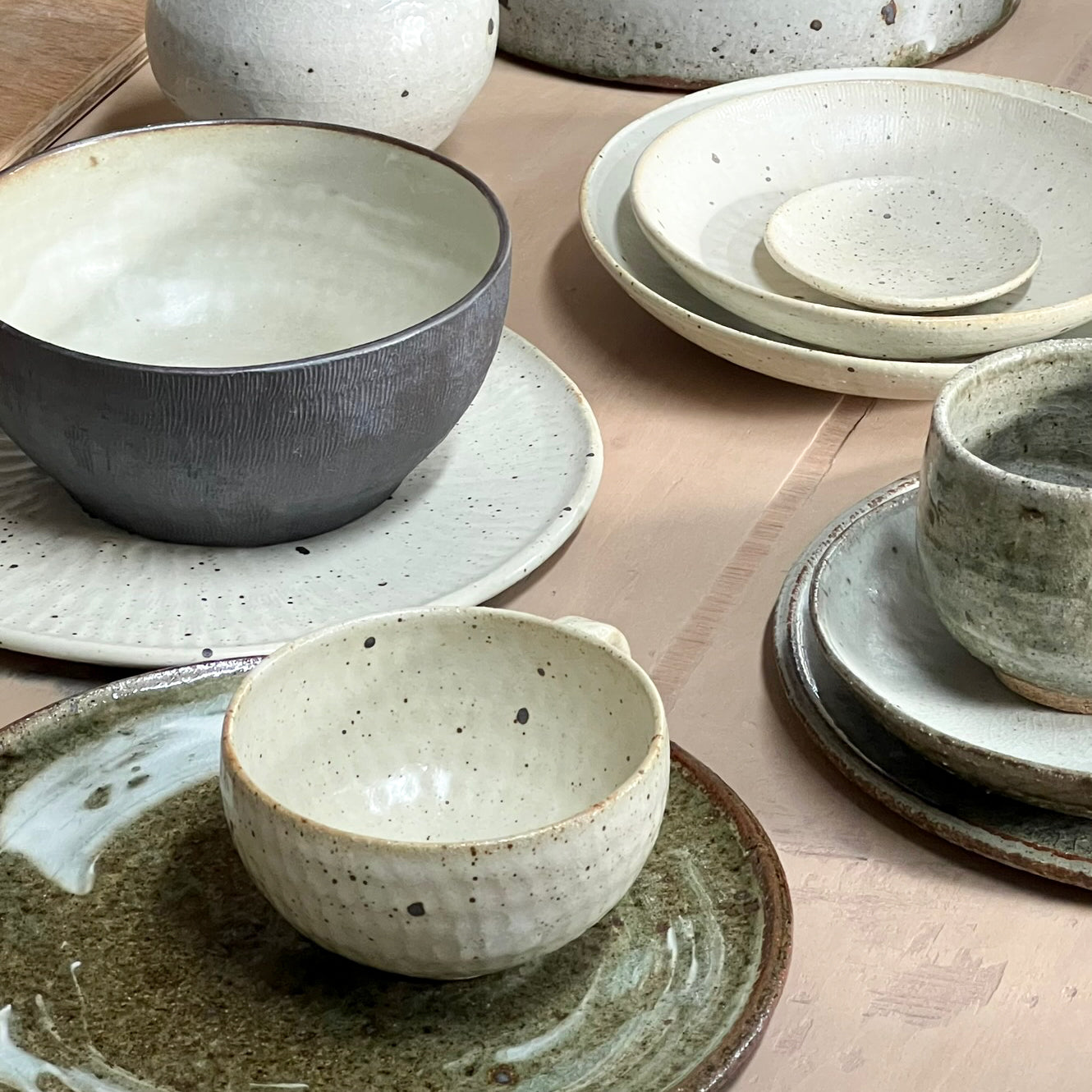 Kōyō sojaskål med brune nister