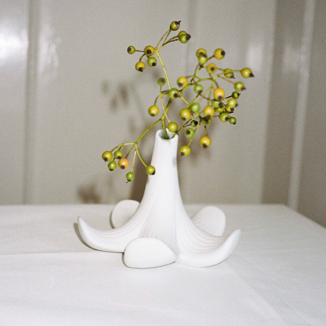Arita: S&B Lily Flower Vase White