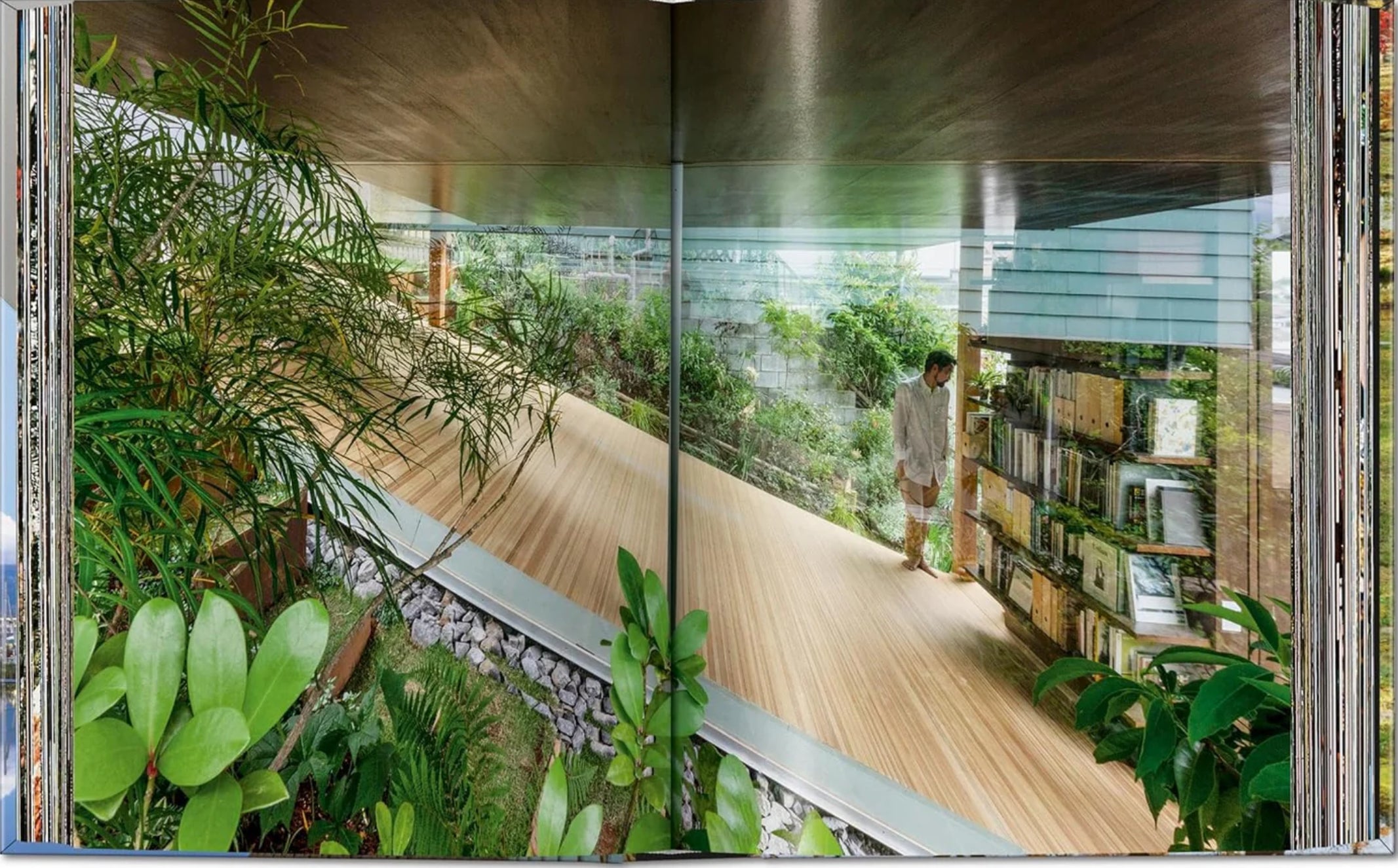 Coffee table book: Contemporary Japanese Architecture. 40th Edt.