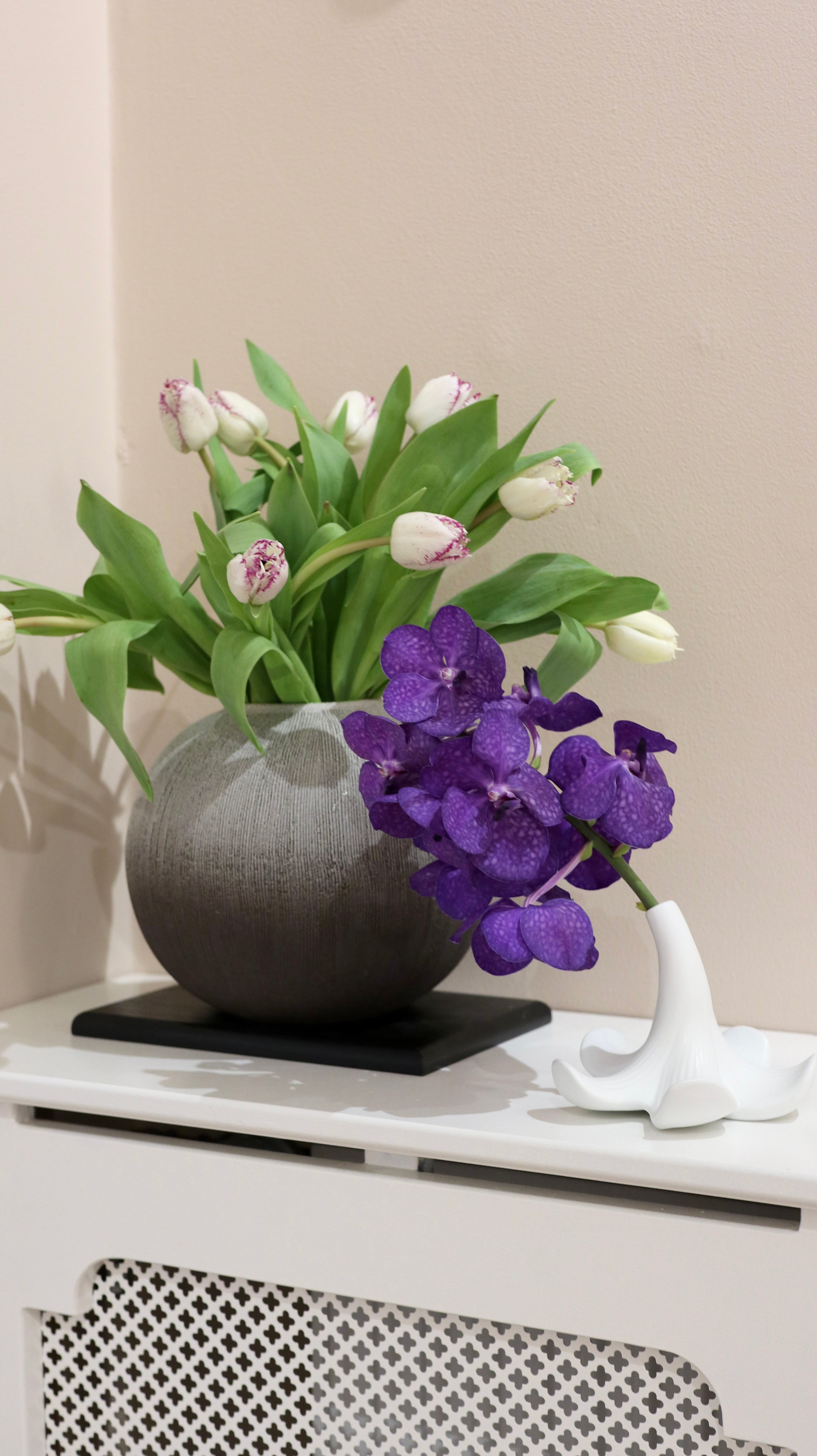 Arita: S&B Lily Flower Vase White