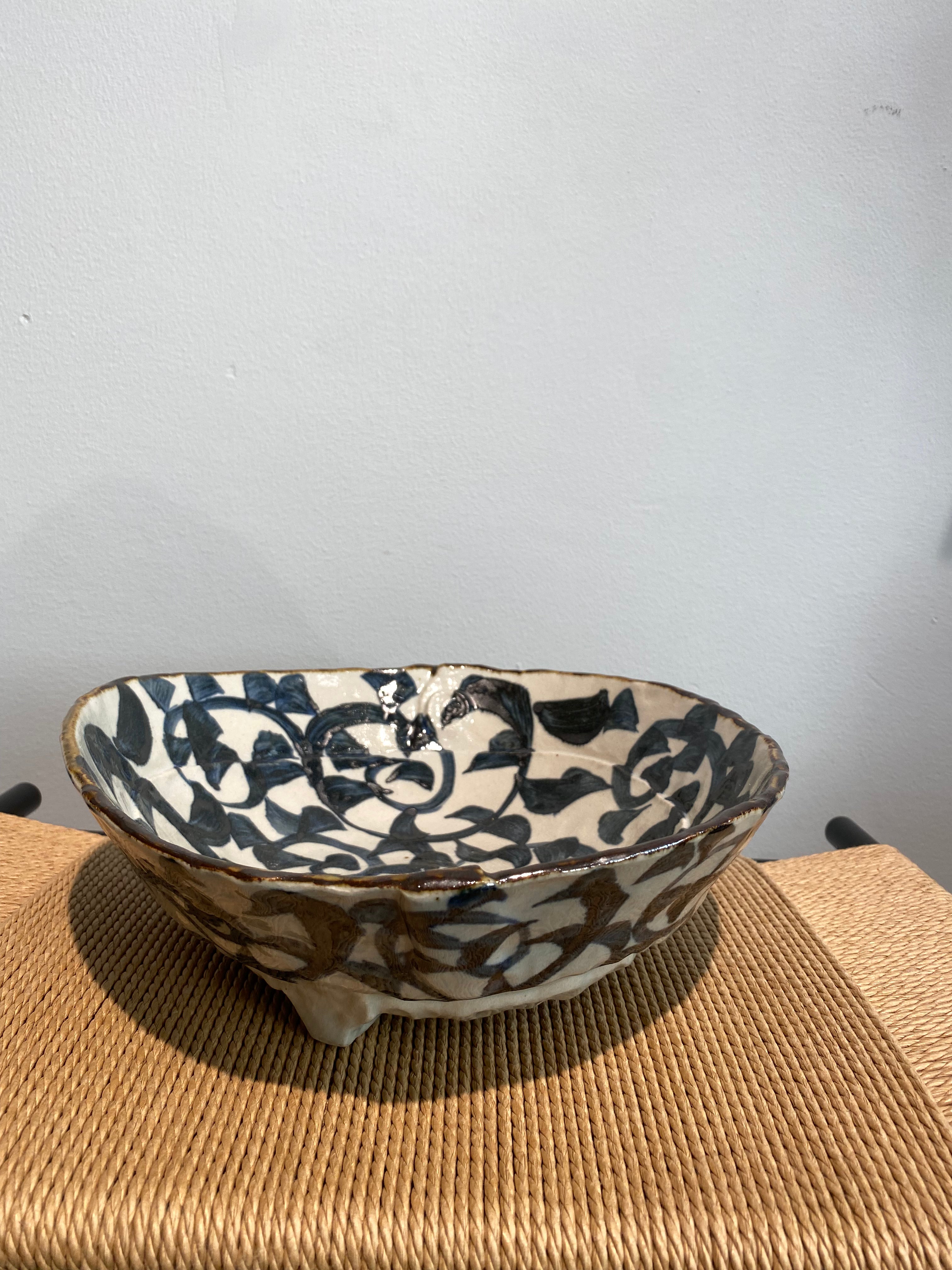 Large bowl with white glaze and dark blue pattern and brown rim - 40%