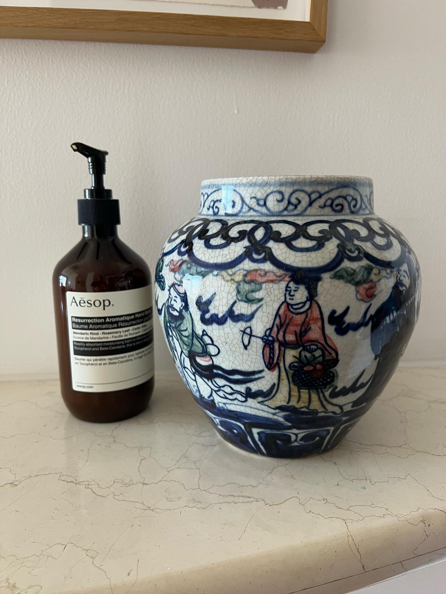 Stor autentisk vase med forskellige motiver - snirkler