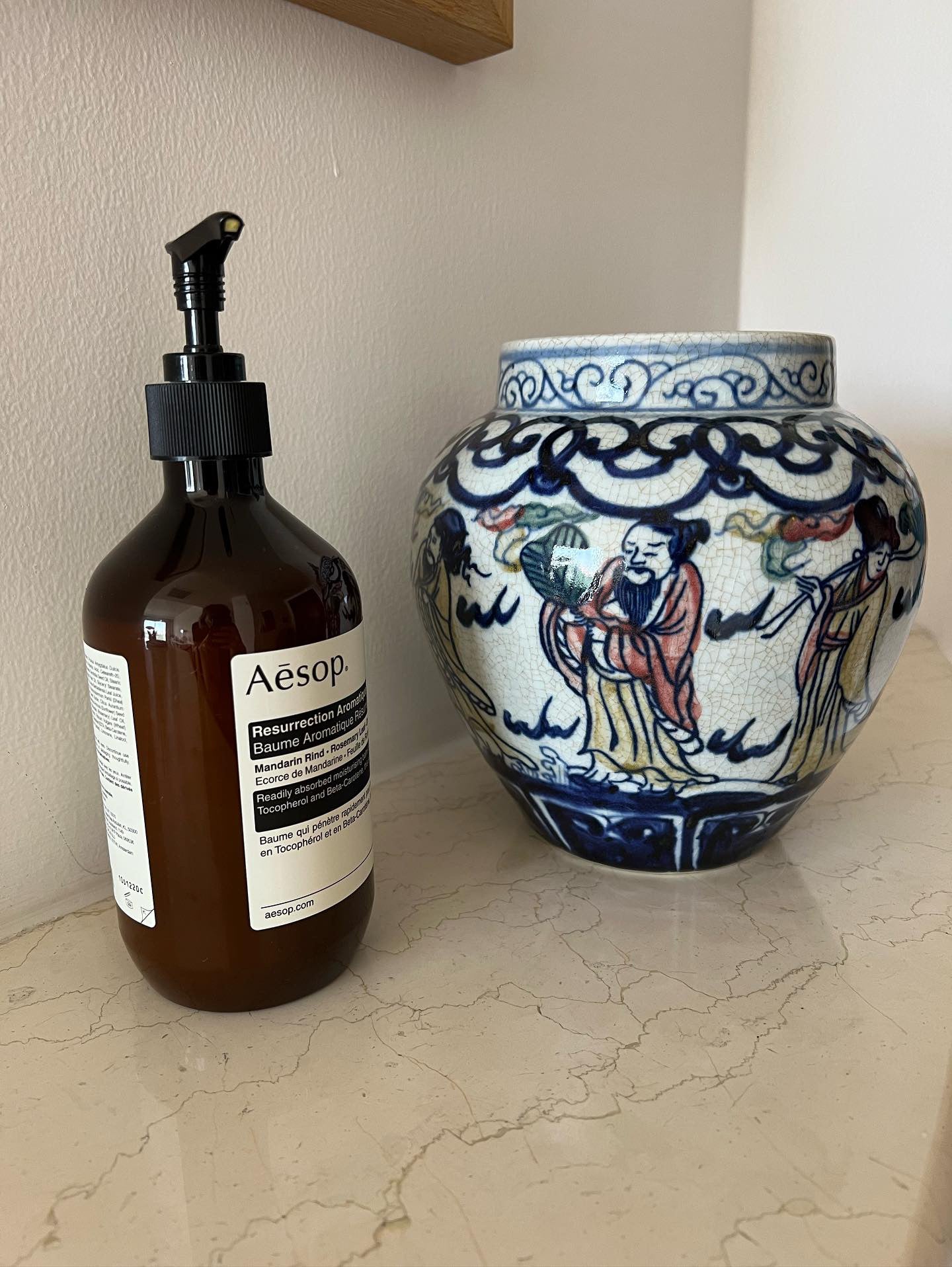Stor autentisk vase med forskellige motiver - snirkler