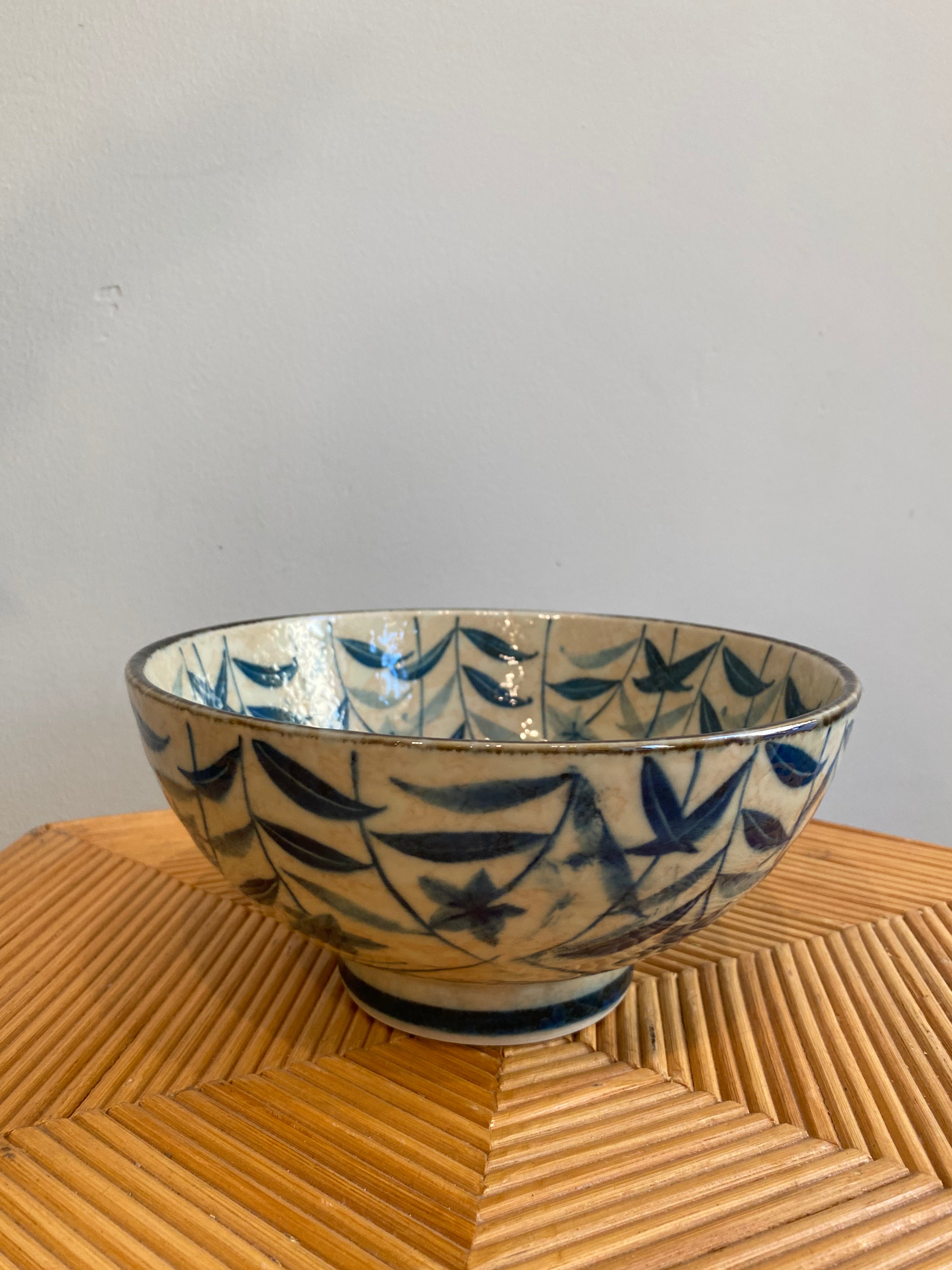Noodle bowl with blue floral motif