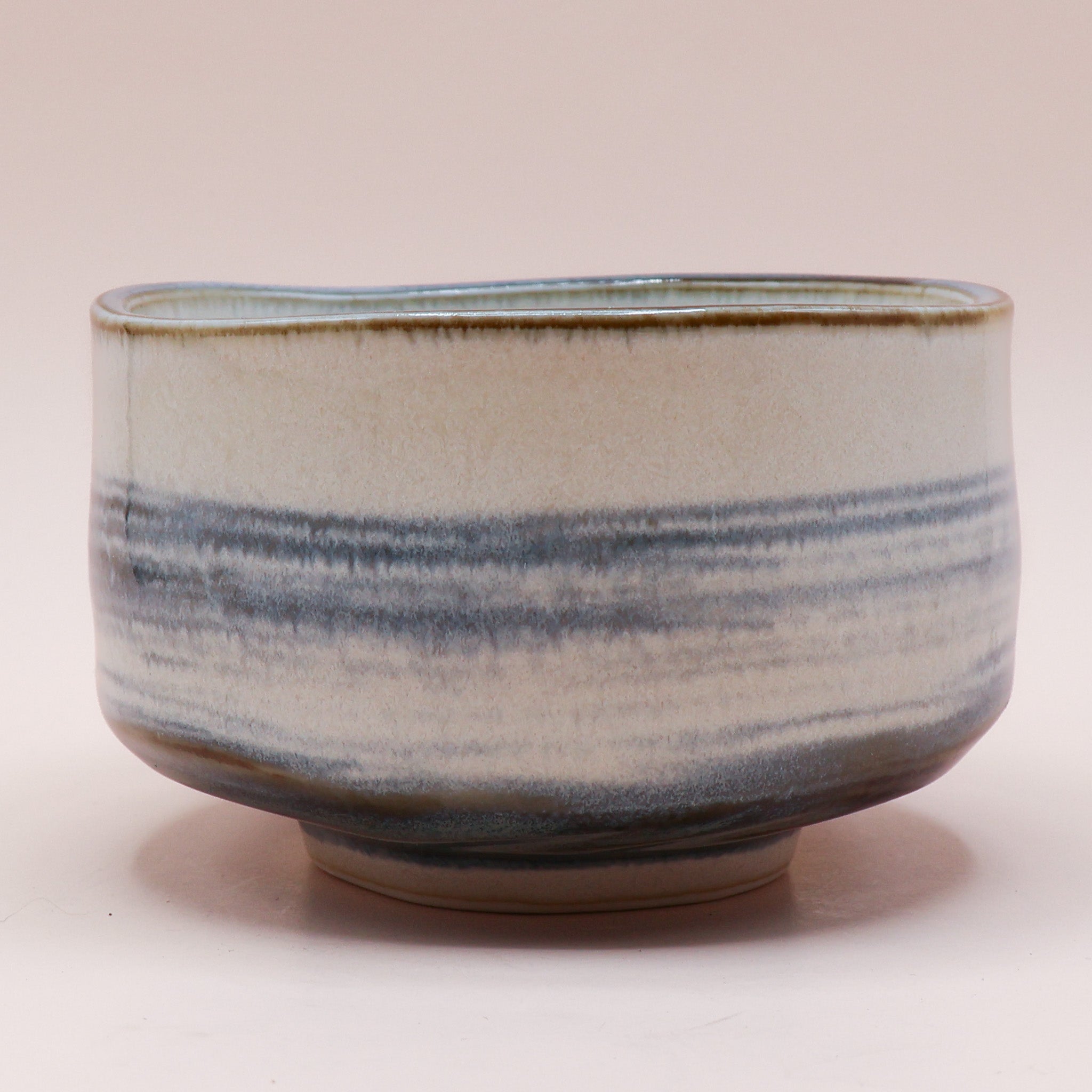 Matchakop - Blå glasur og brun kant