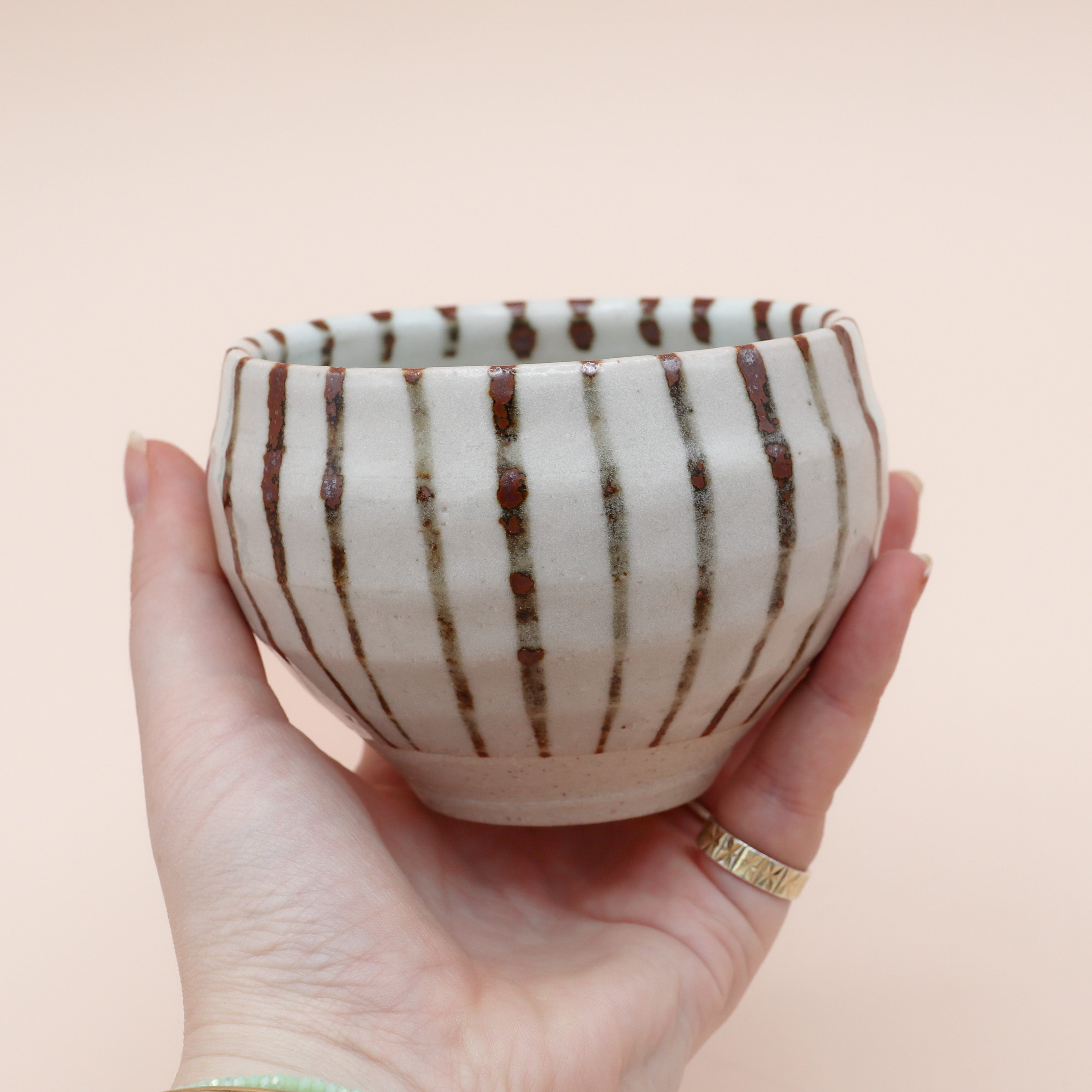 Japansk kop med metallisk brune striber