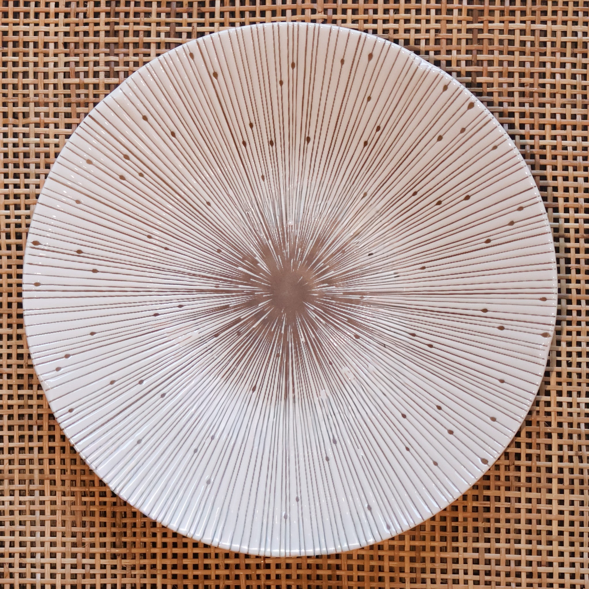 Tallerken med brune striber