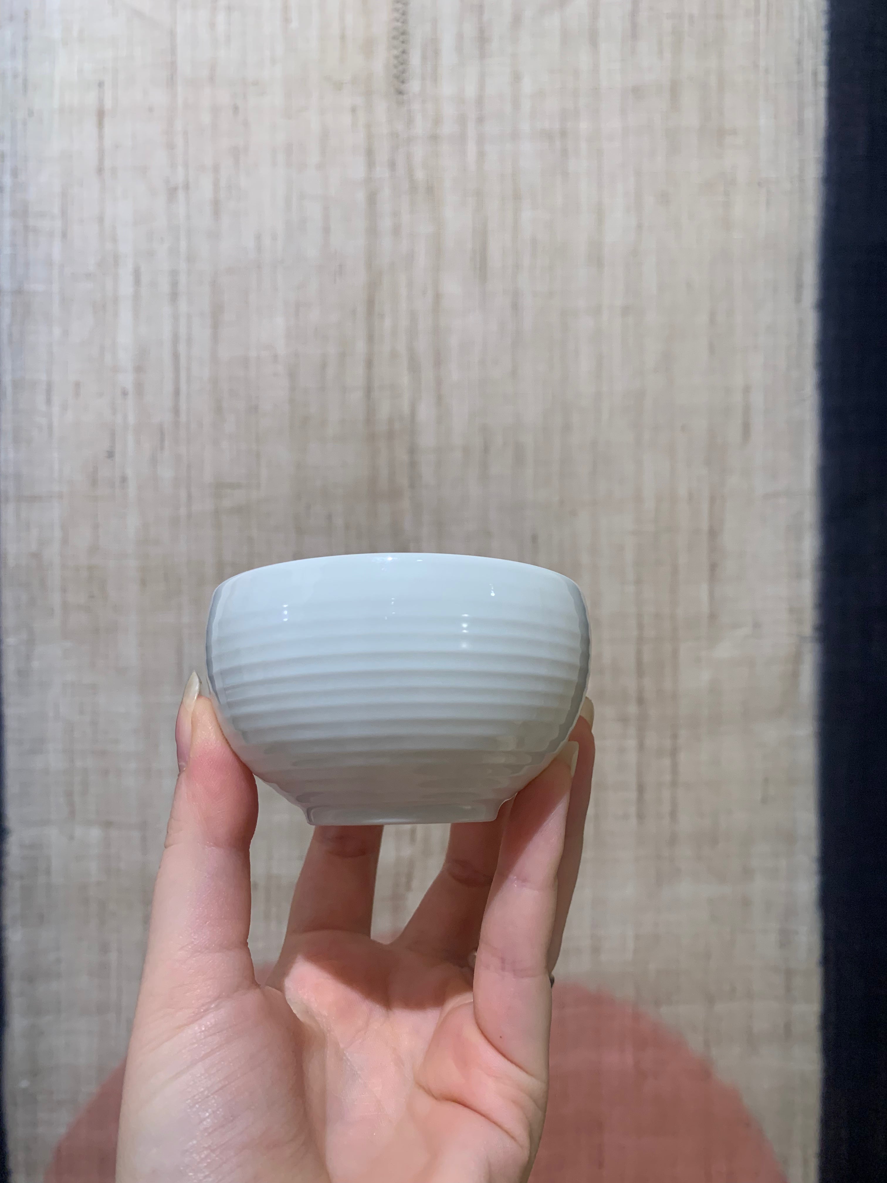 Small white bowl with grooves - 70%
