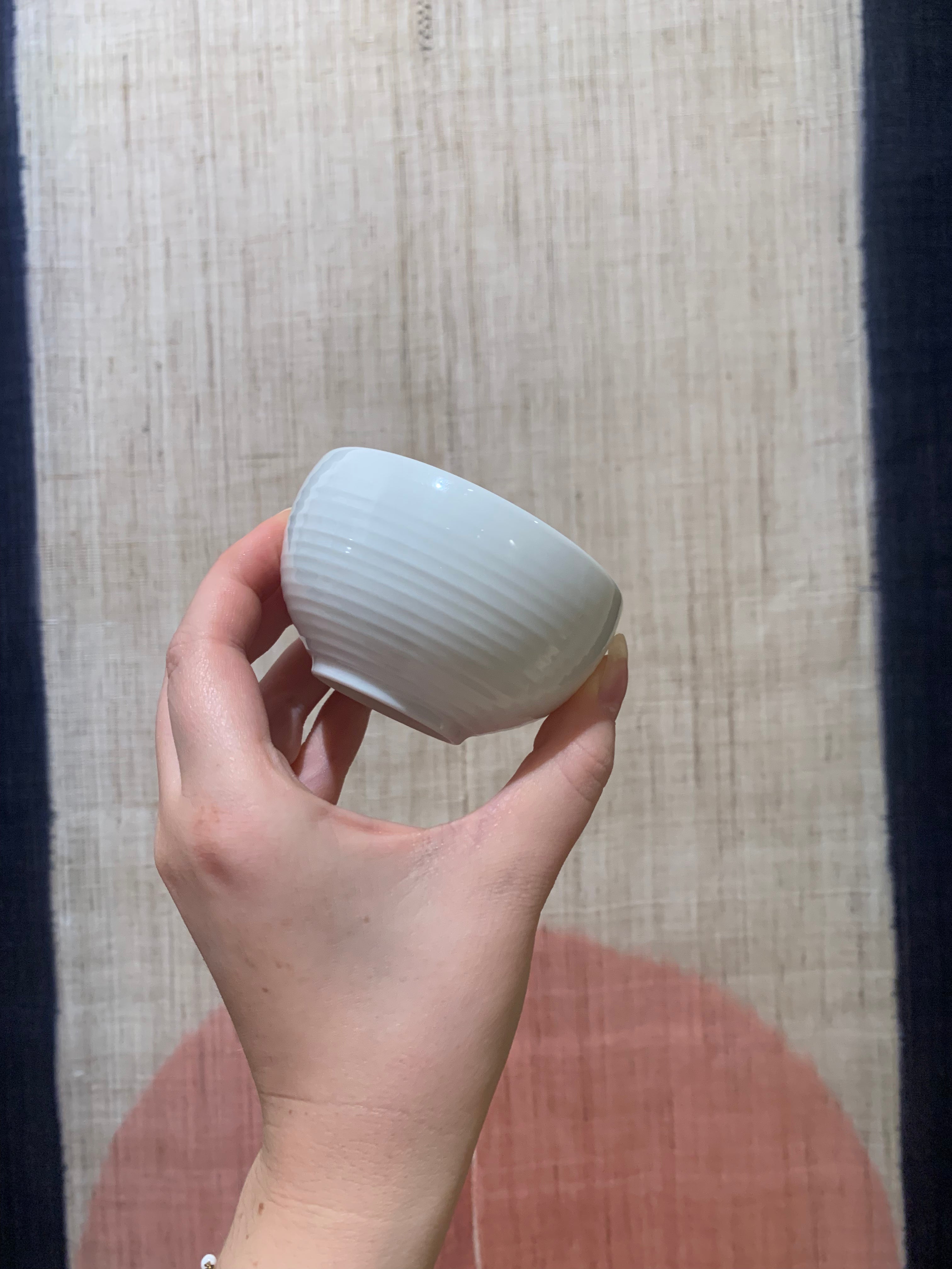 Small white bowl with grooves - 70%