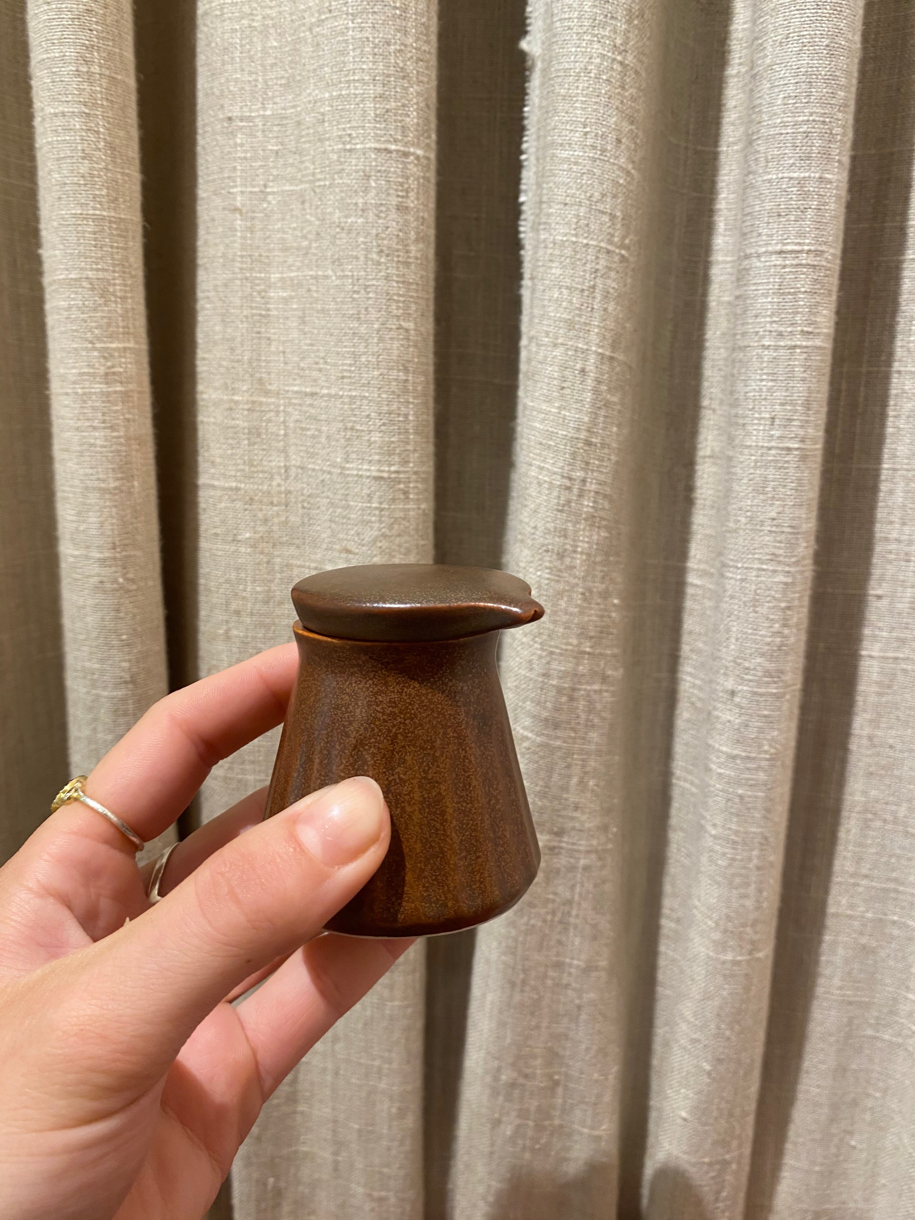 Small soy pot with grooves