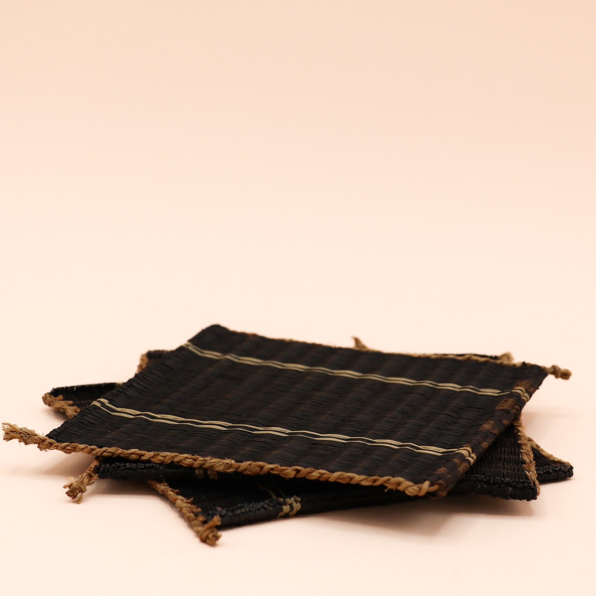 Coaster / bordskåner i jute, mørk med striber