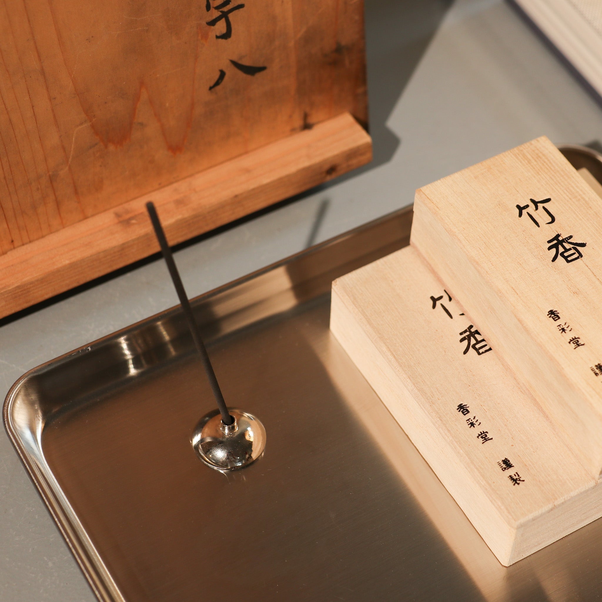 Holder til røgelse i stål