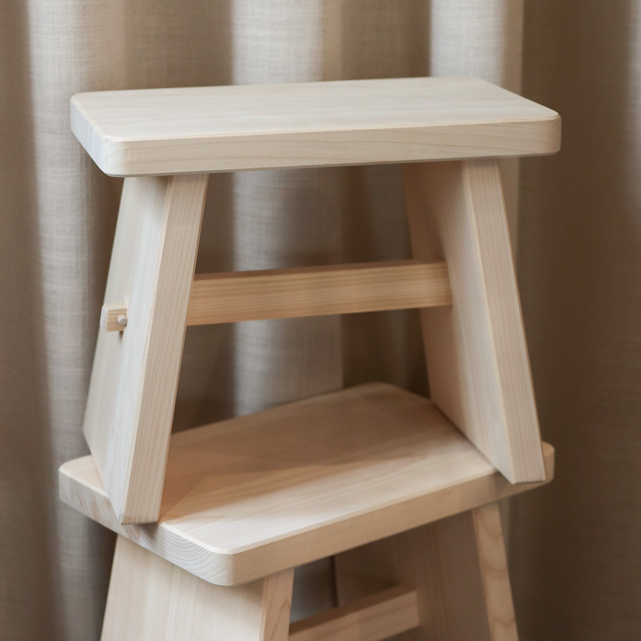 Small Japanese stools / bath chair in hinoki wood