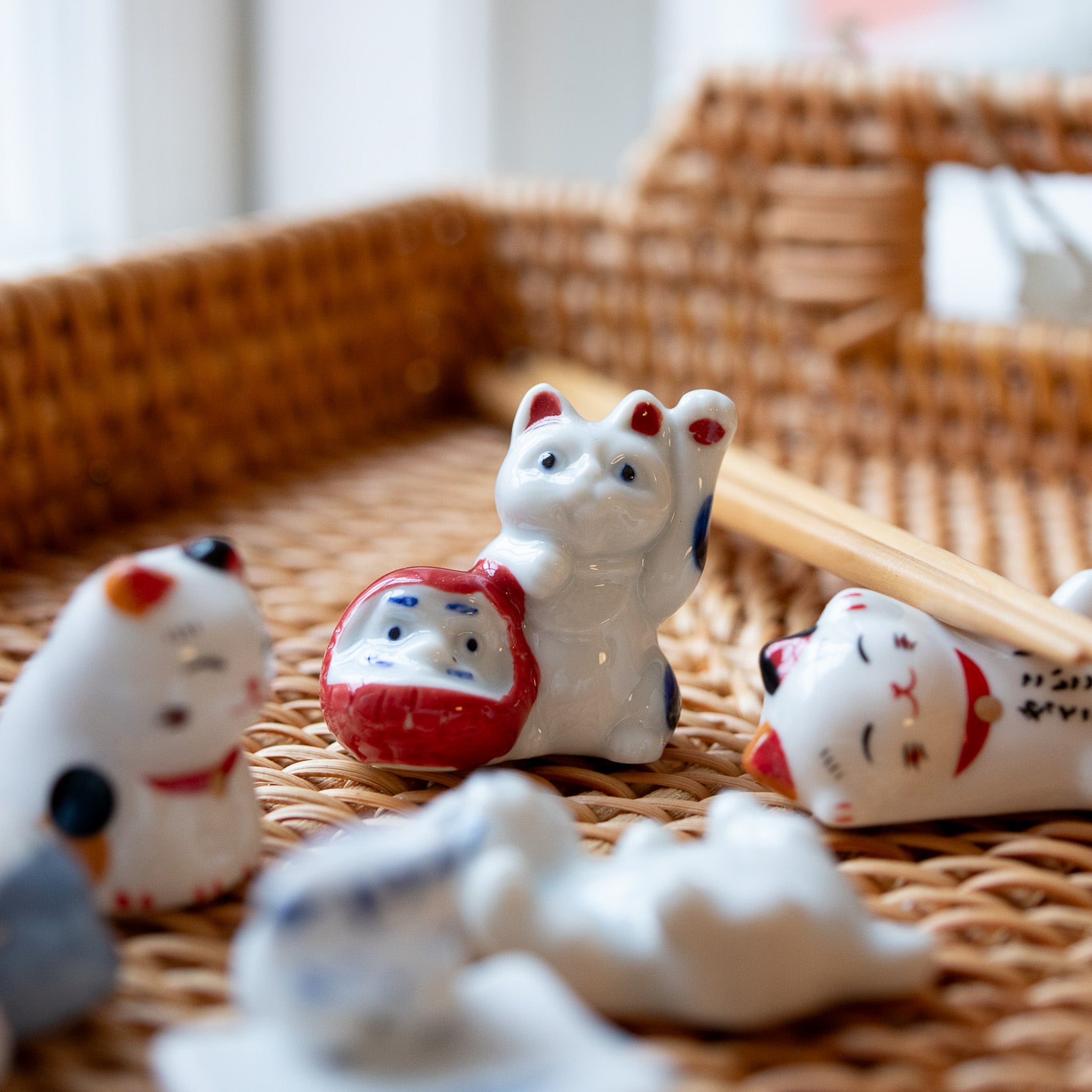Chopstick holder - Daruma and cat