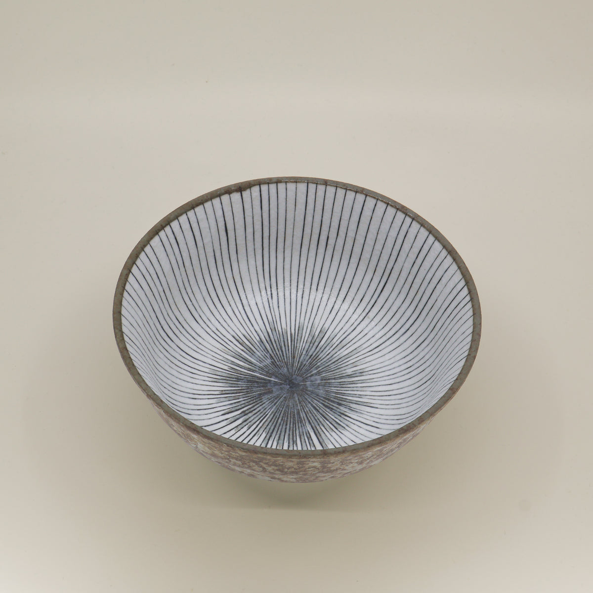 Noodle bowl in gray/brown with stripes