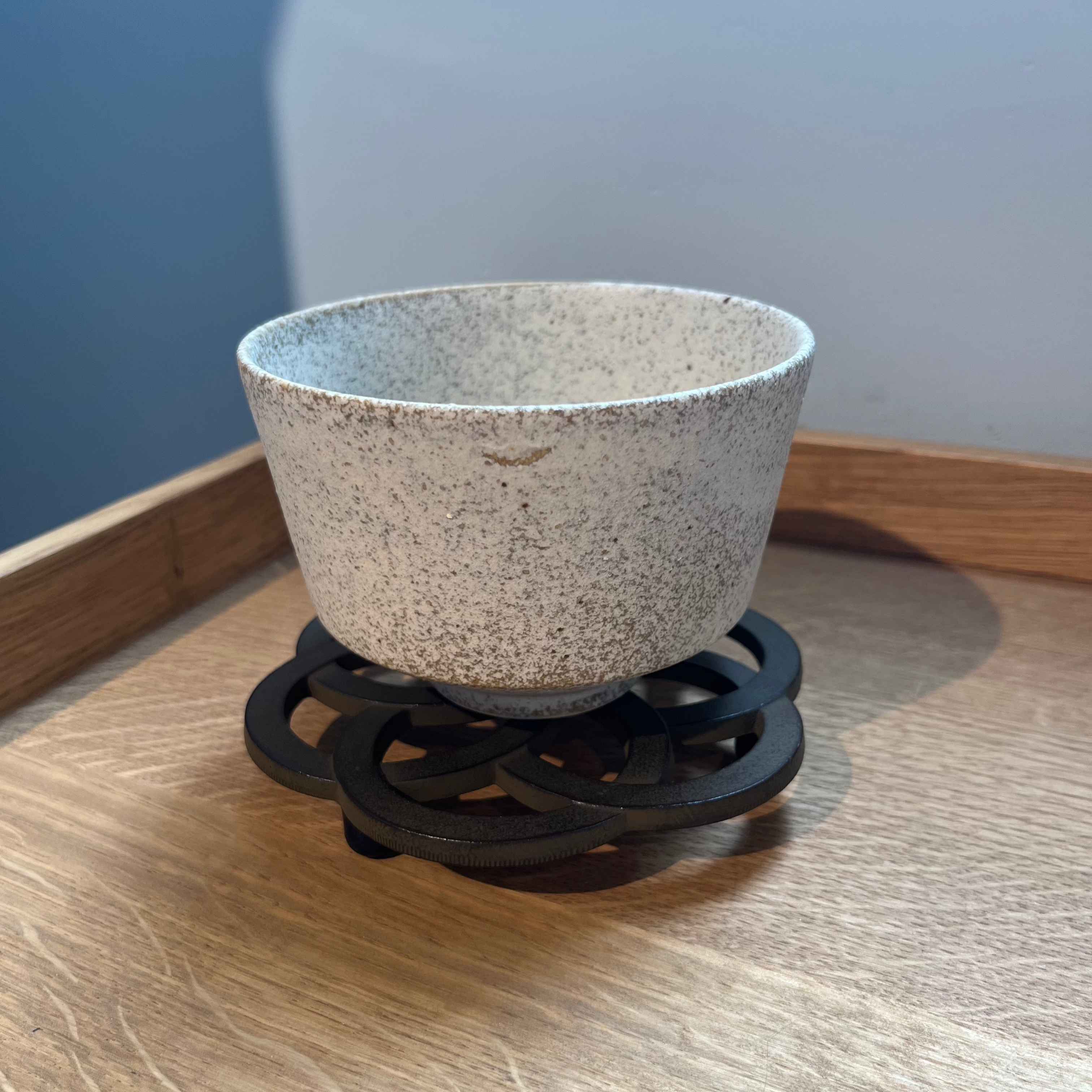 Håndlavet bordskåner i støbejern