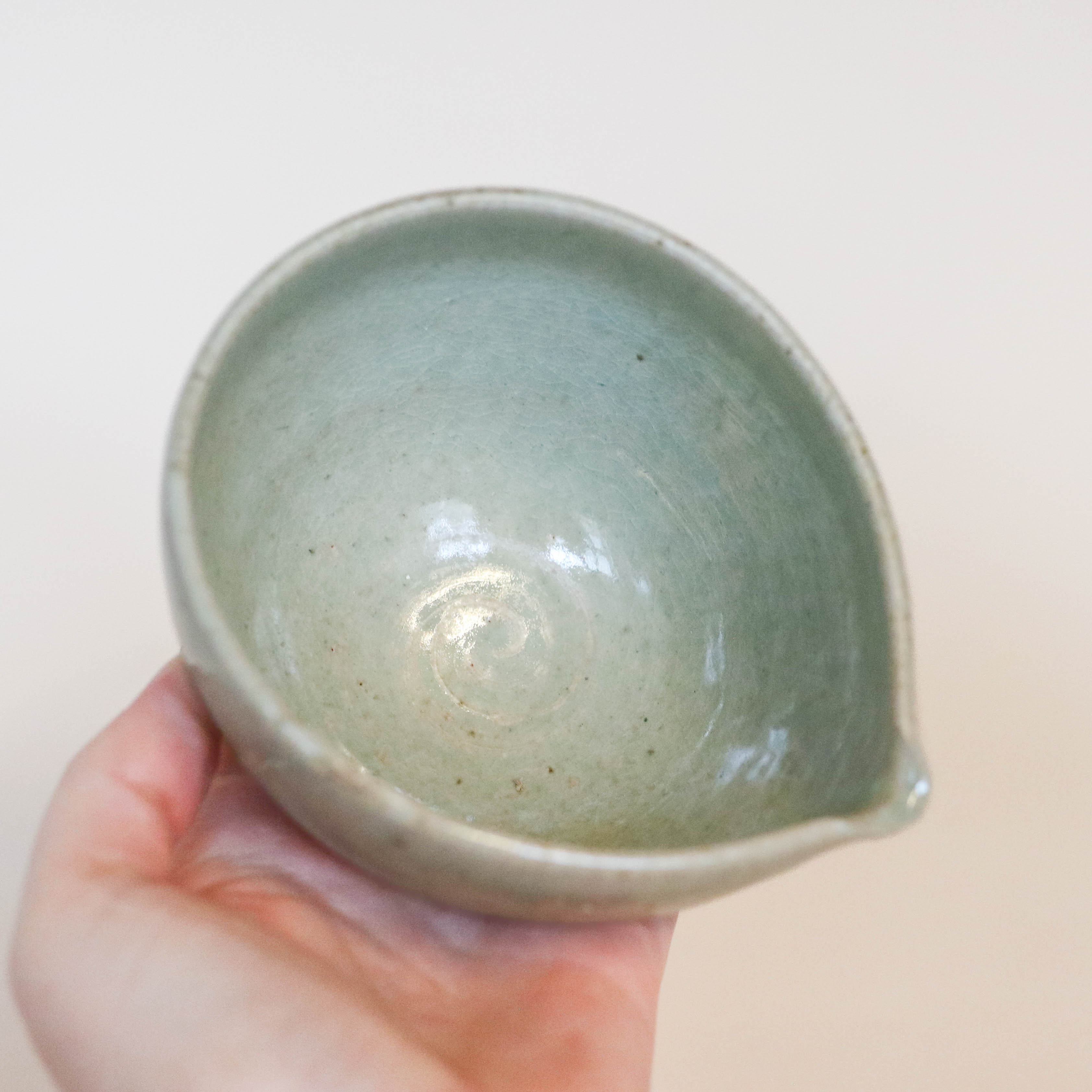 Lille lysegrøn kande