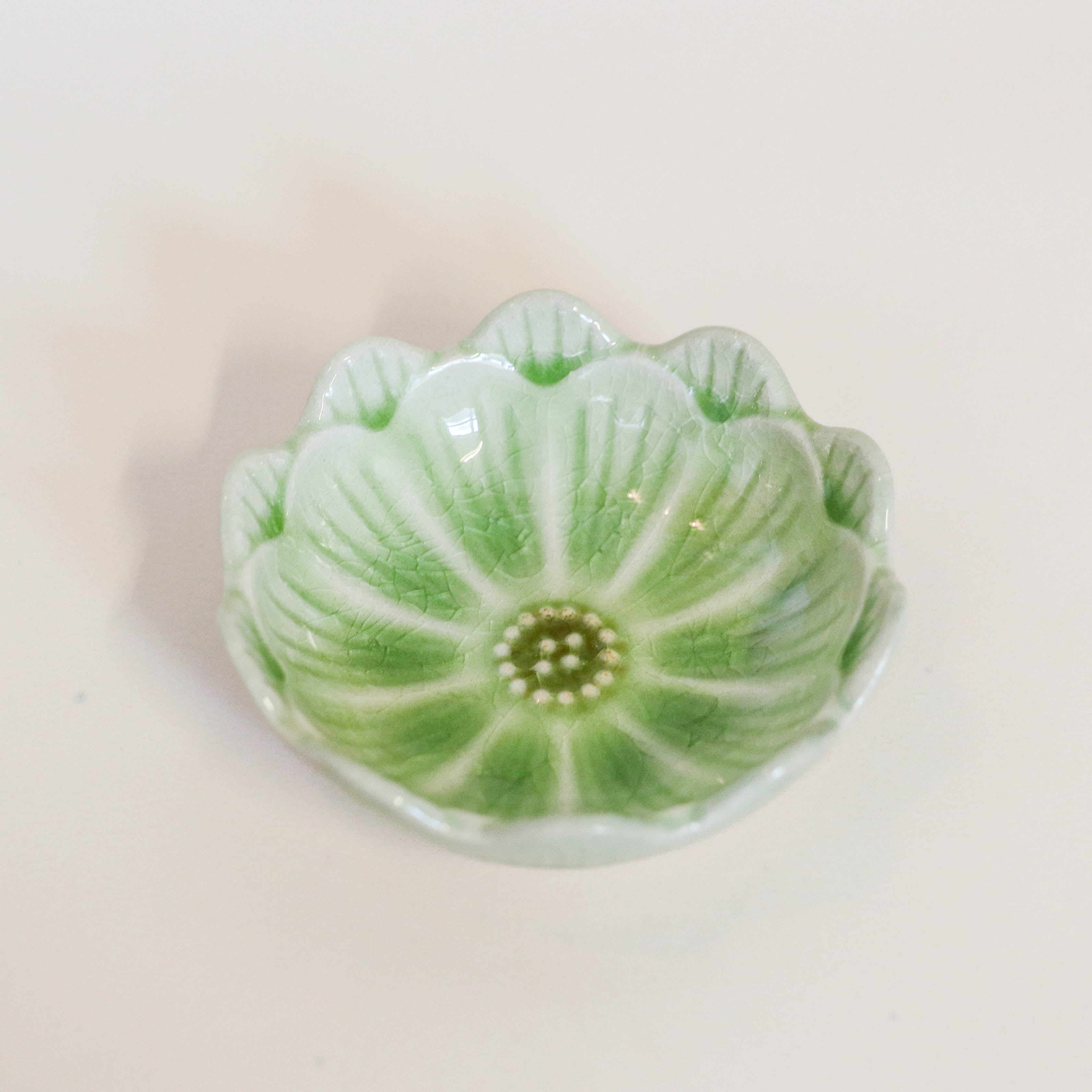 Flower bowls with cracked glaze