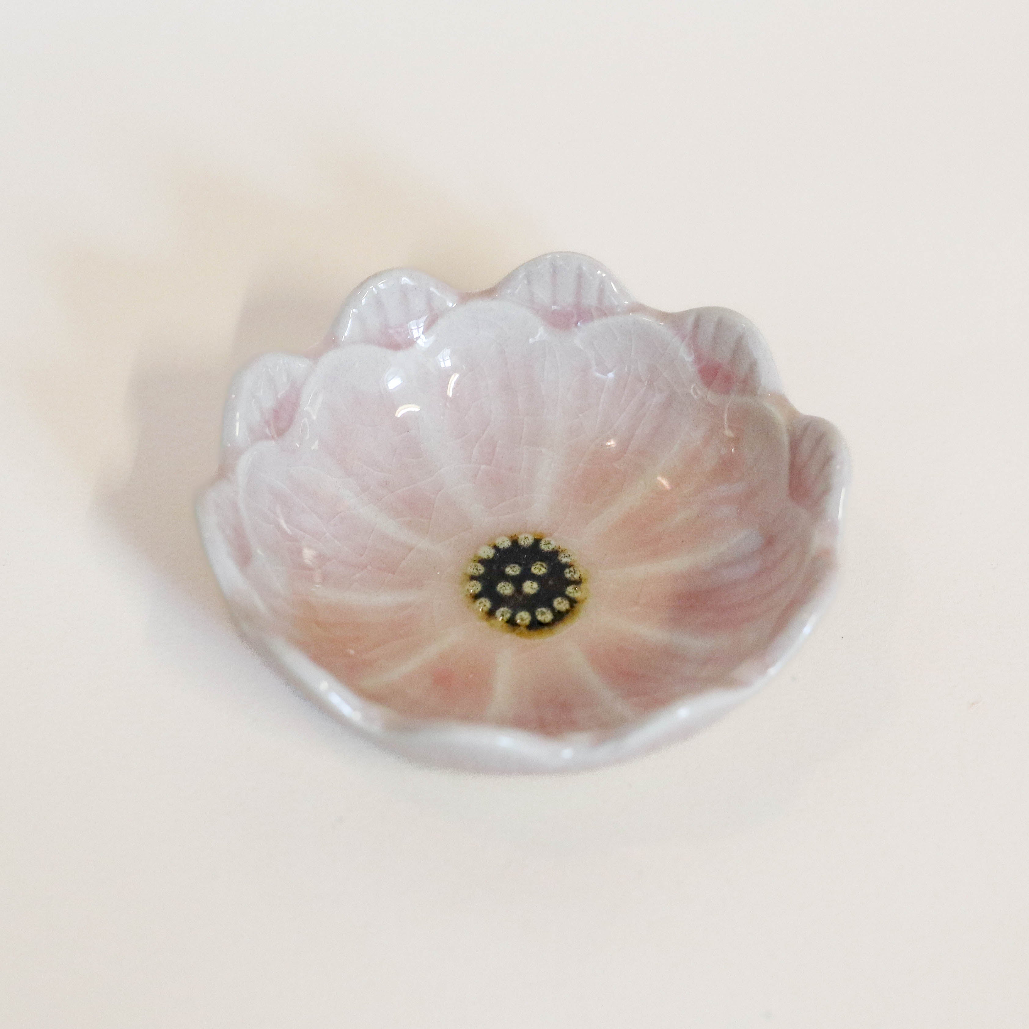 Flower bowls with cracked glaze
