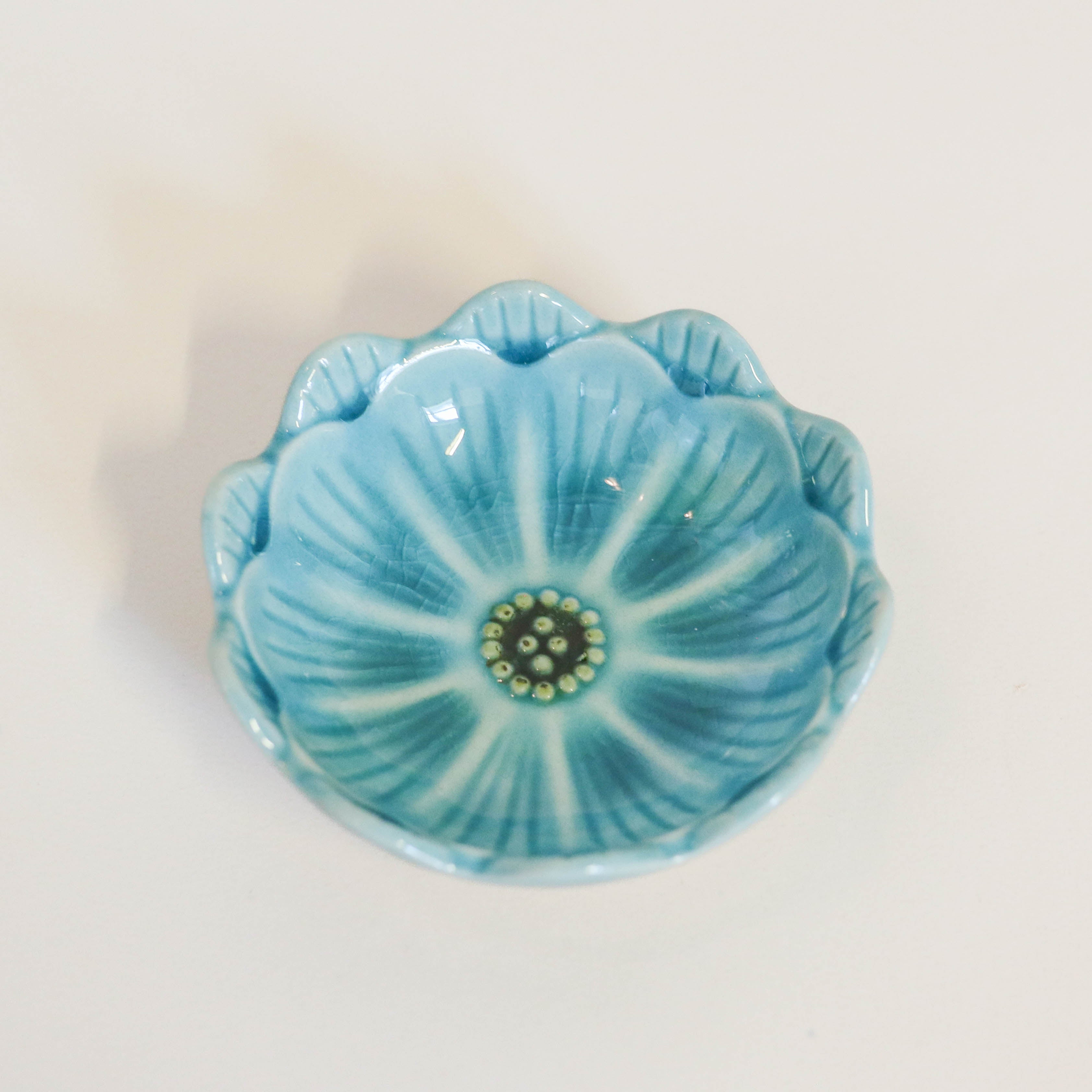 Flower bowls with cracked glaze