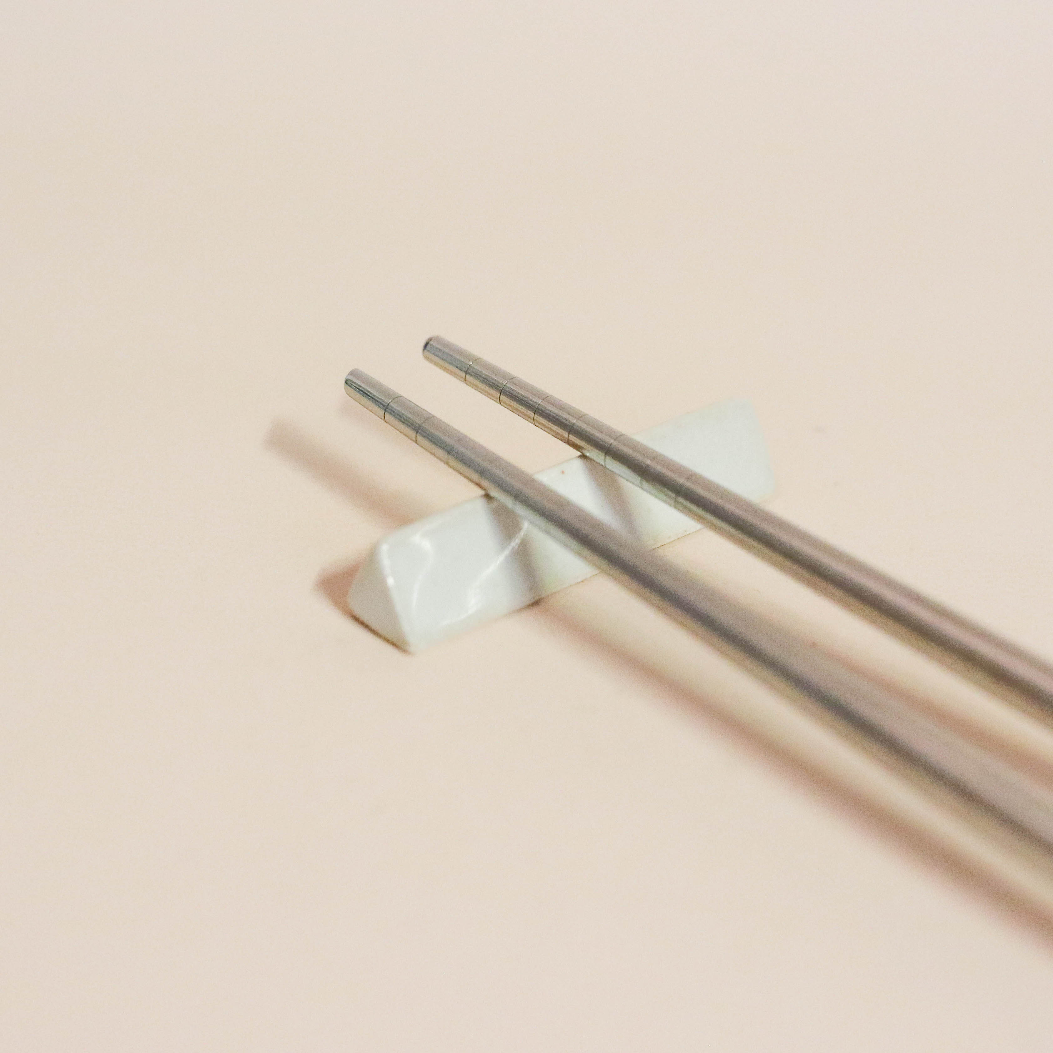 Chopstick holder - White triangle