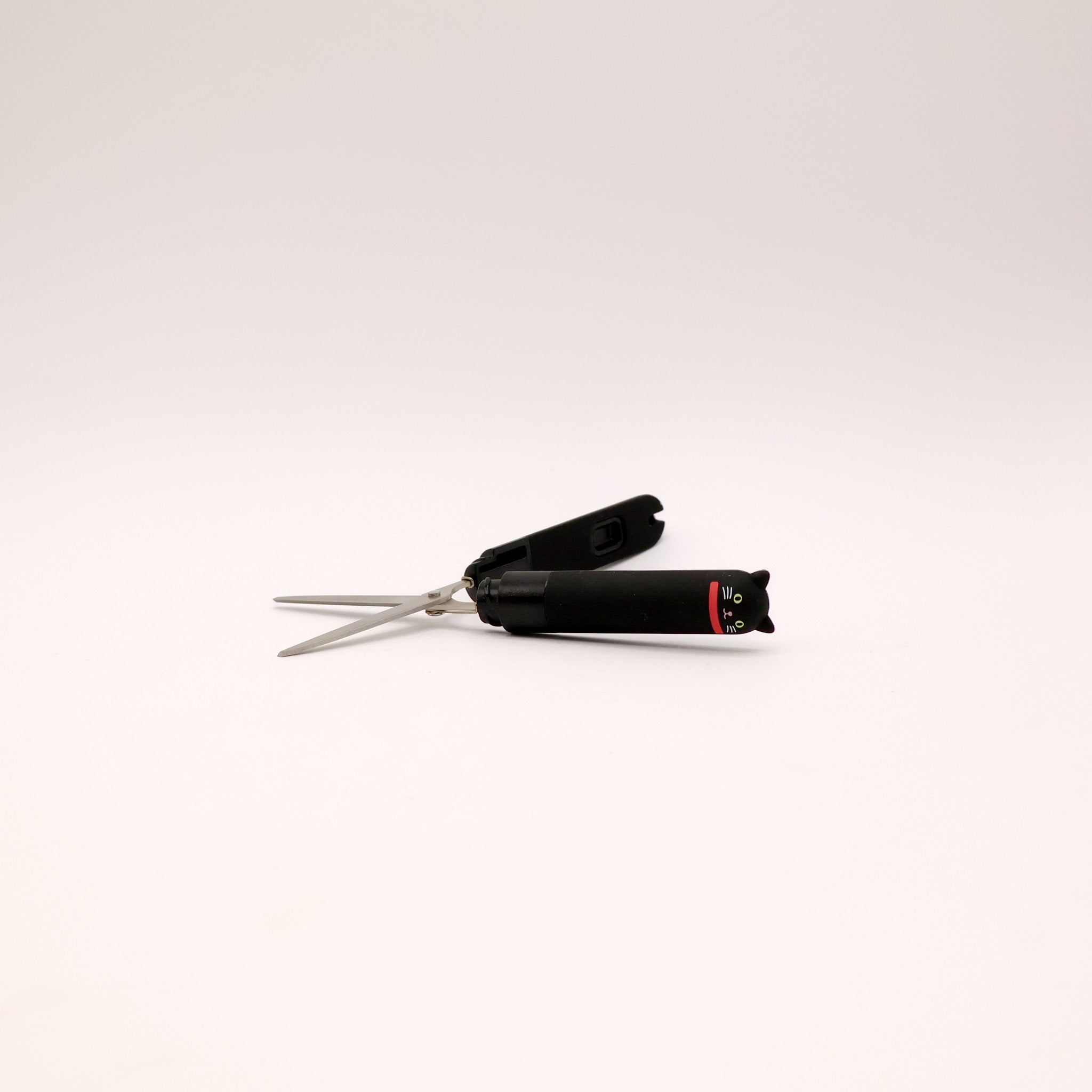 Scissors with an animal motif