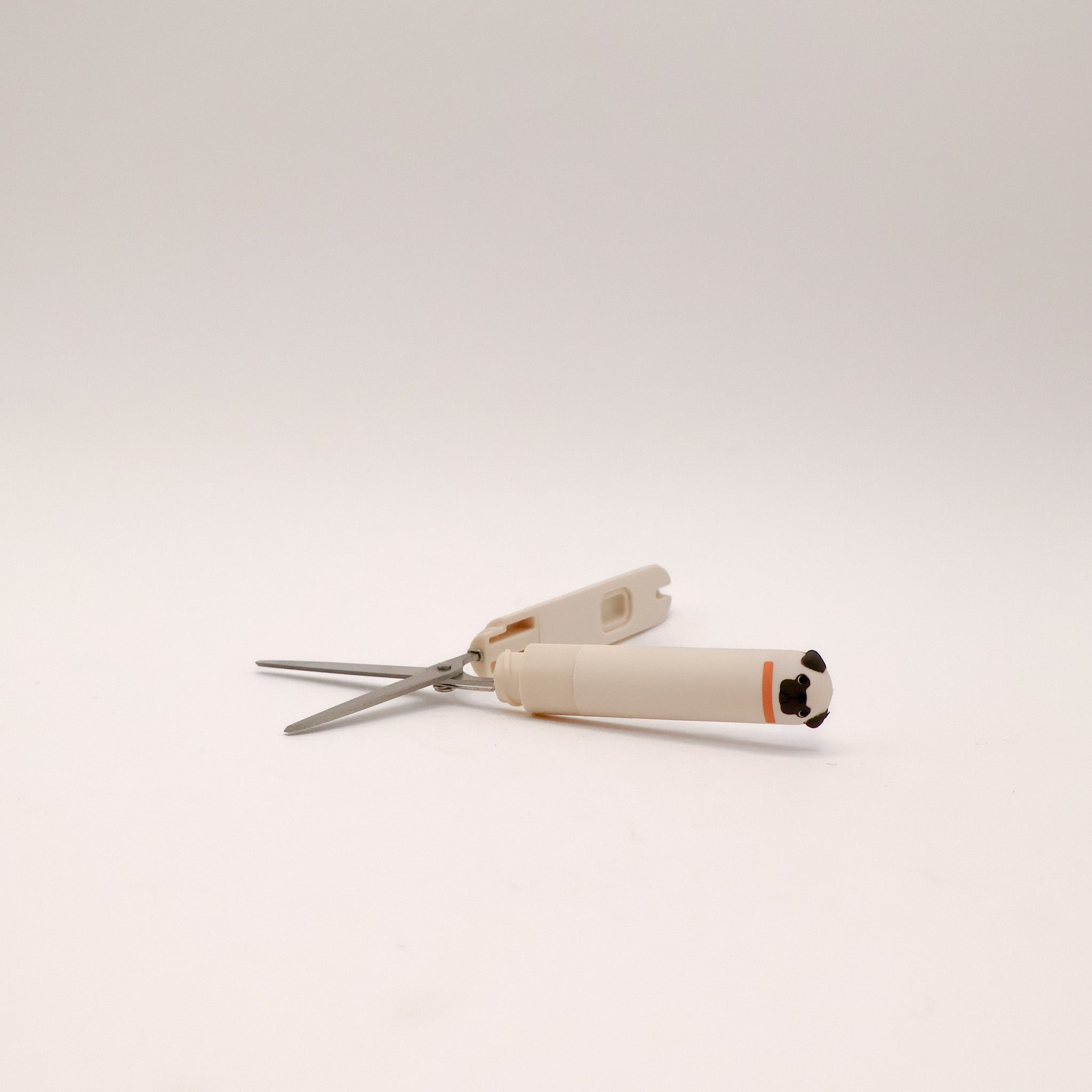Scissors with an animal motif