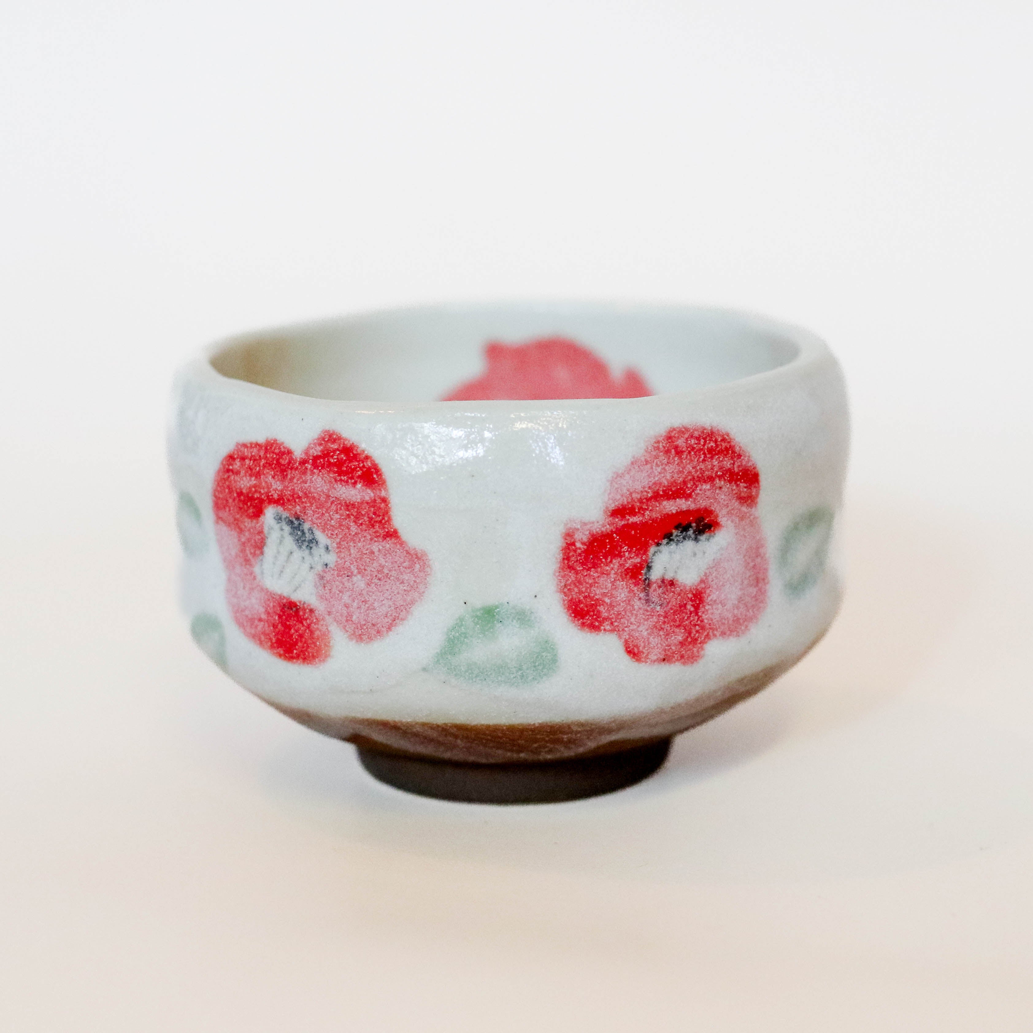 (Missing quantity) Matcha cup - Small with white glaze and red flowers