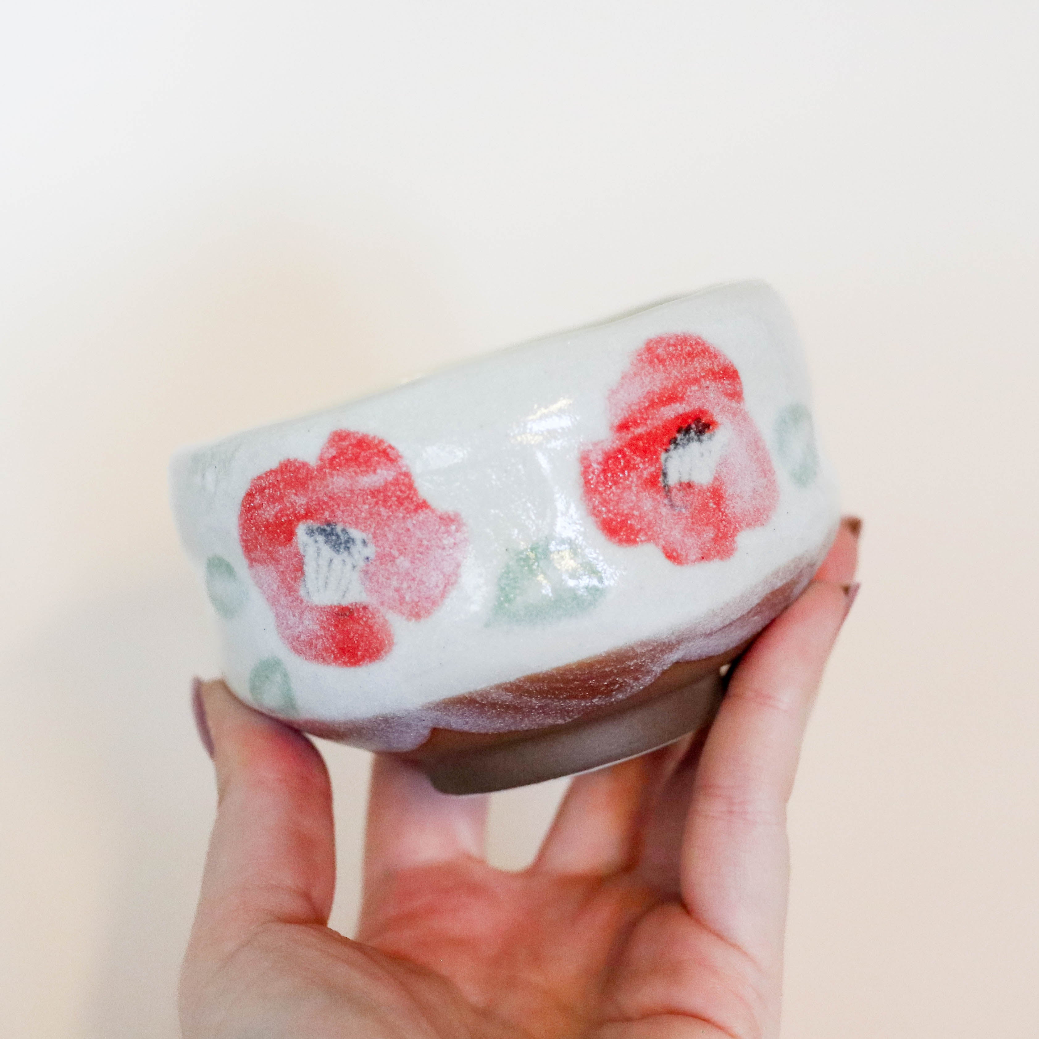 (Missing quantity) Matcha cup - Small with white glaze and red flowers