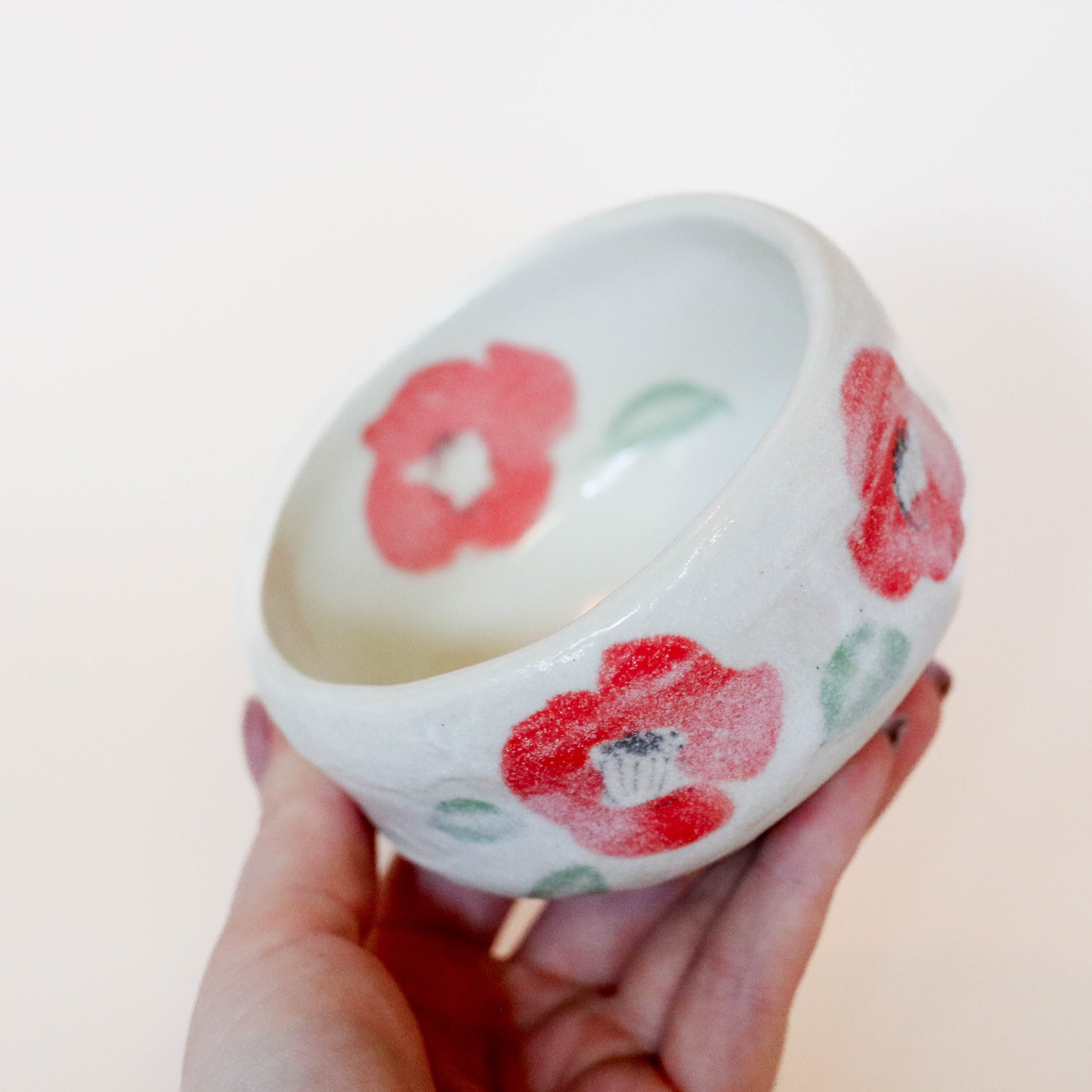 (Missing quantity) Matcha cup - Small with white glaze and red flowers