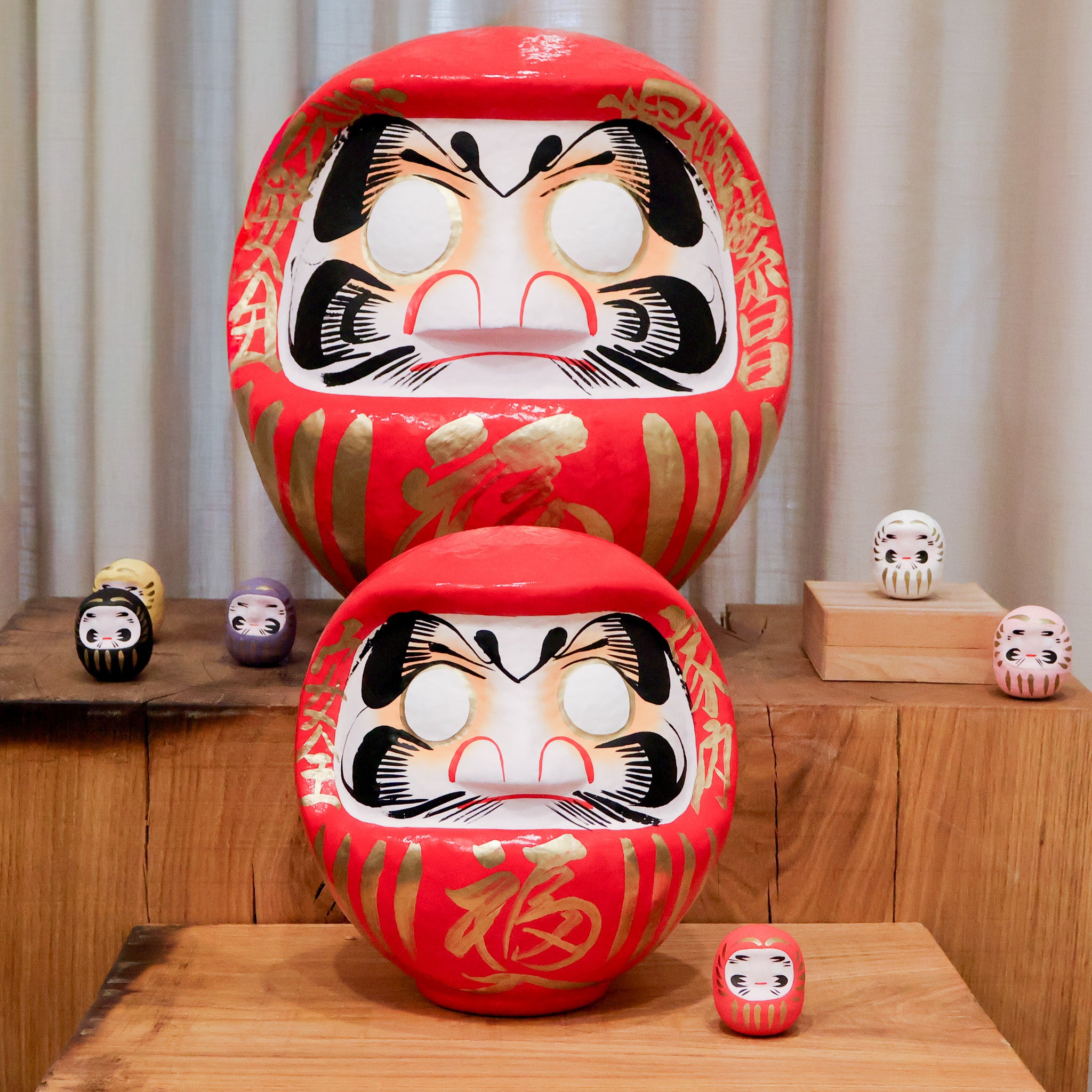 Daruma figure between