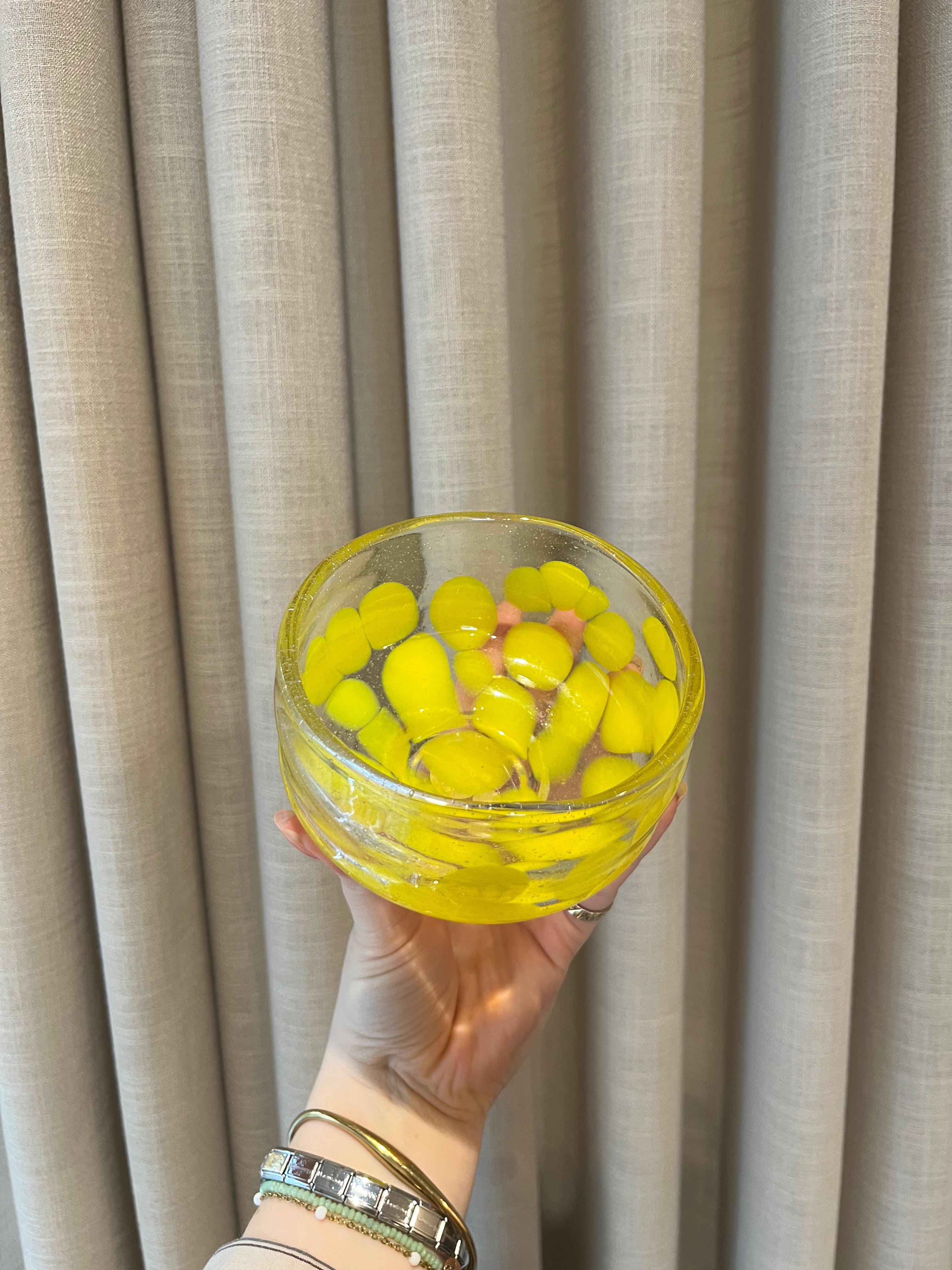 Matchakop i glas - gul - 50%