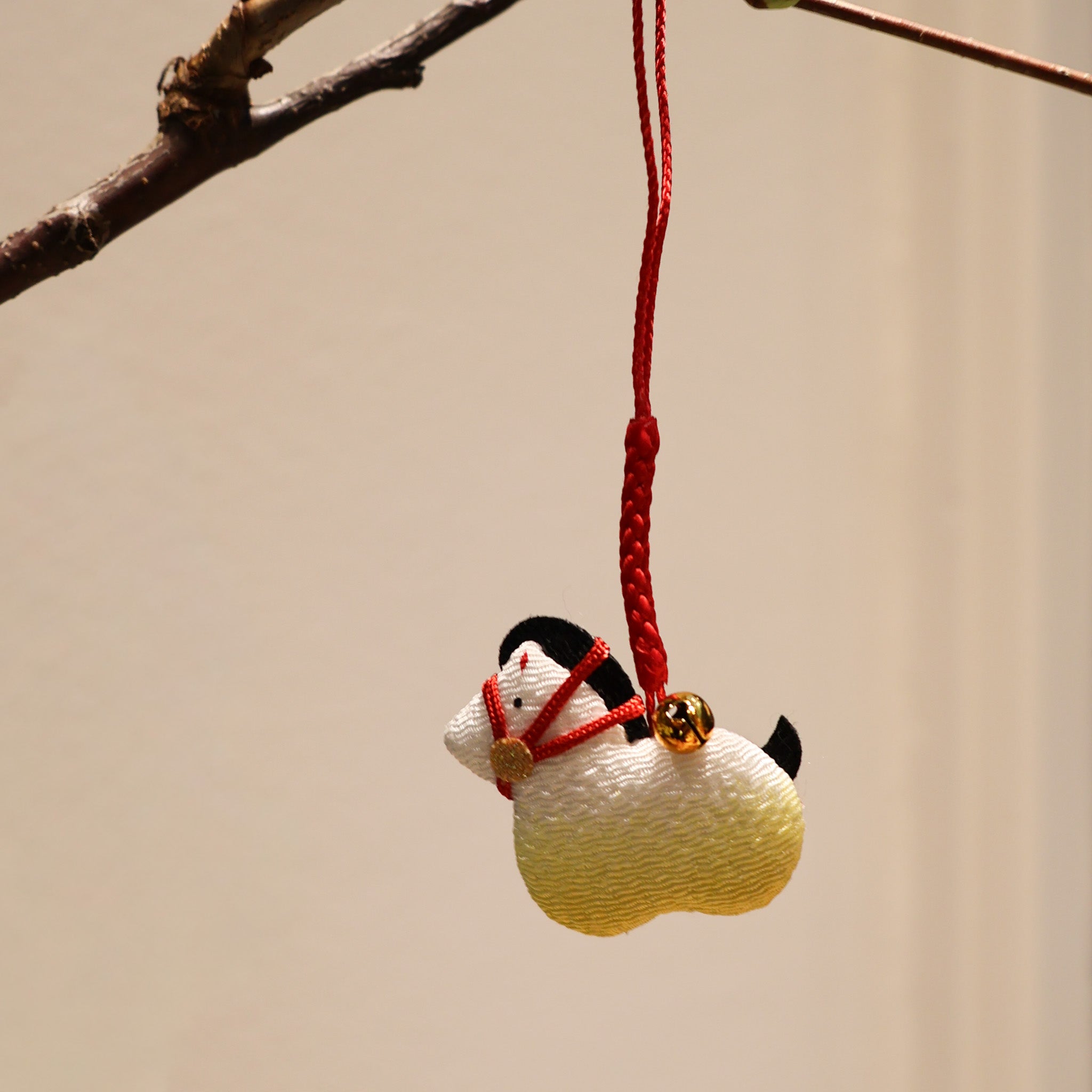 Håndlavet hesteophæng- hvid og gul