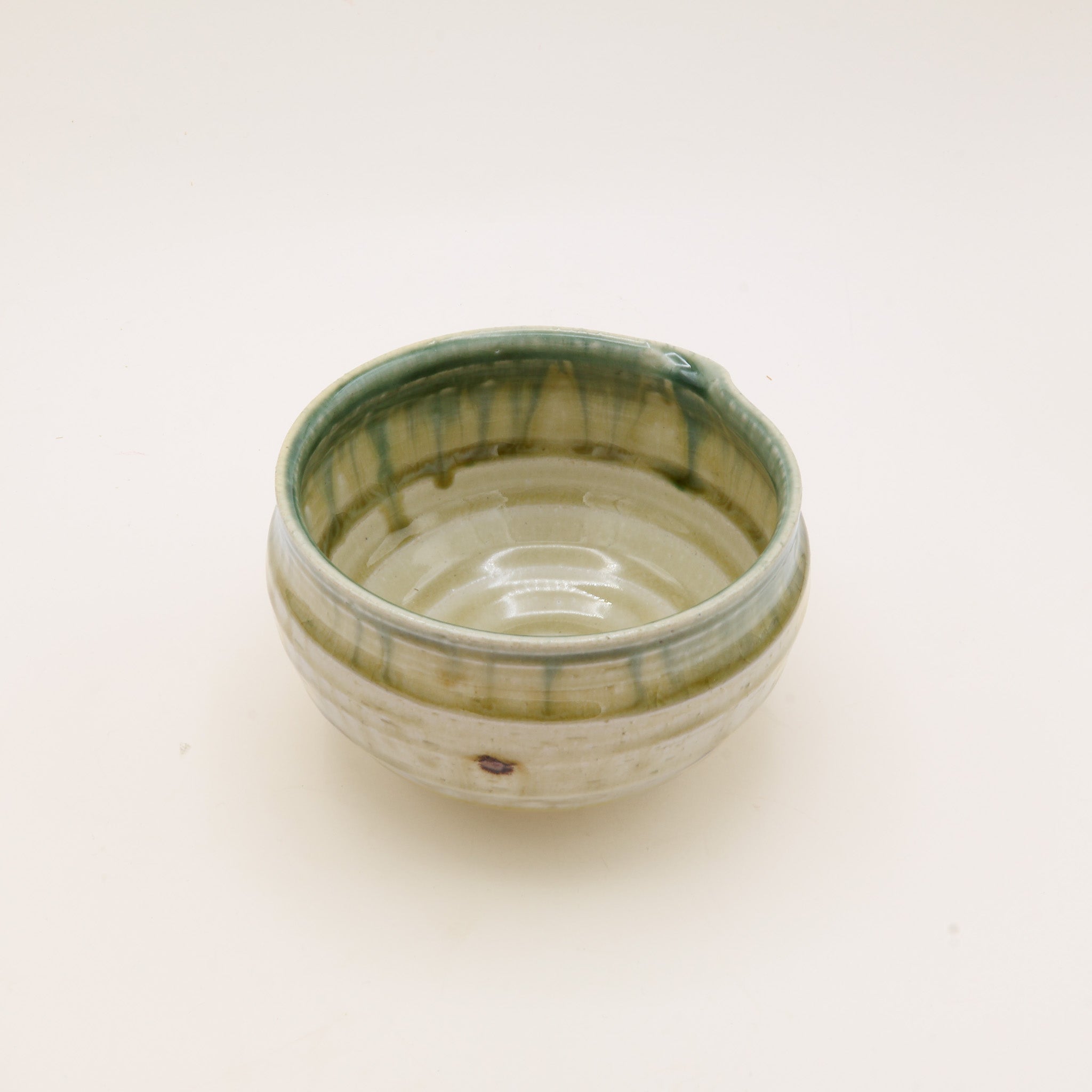 (Price) Katakuchi Matcha bowl - Beige, green and dots with spout