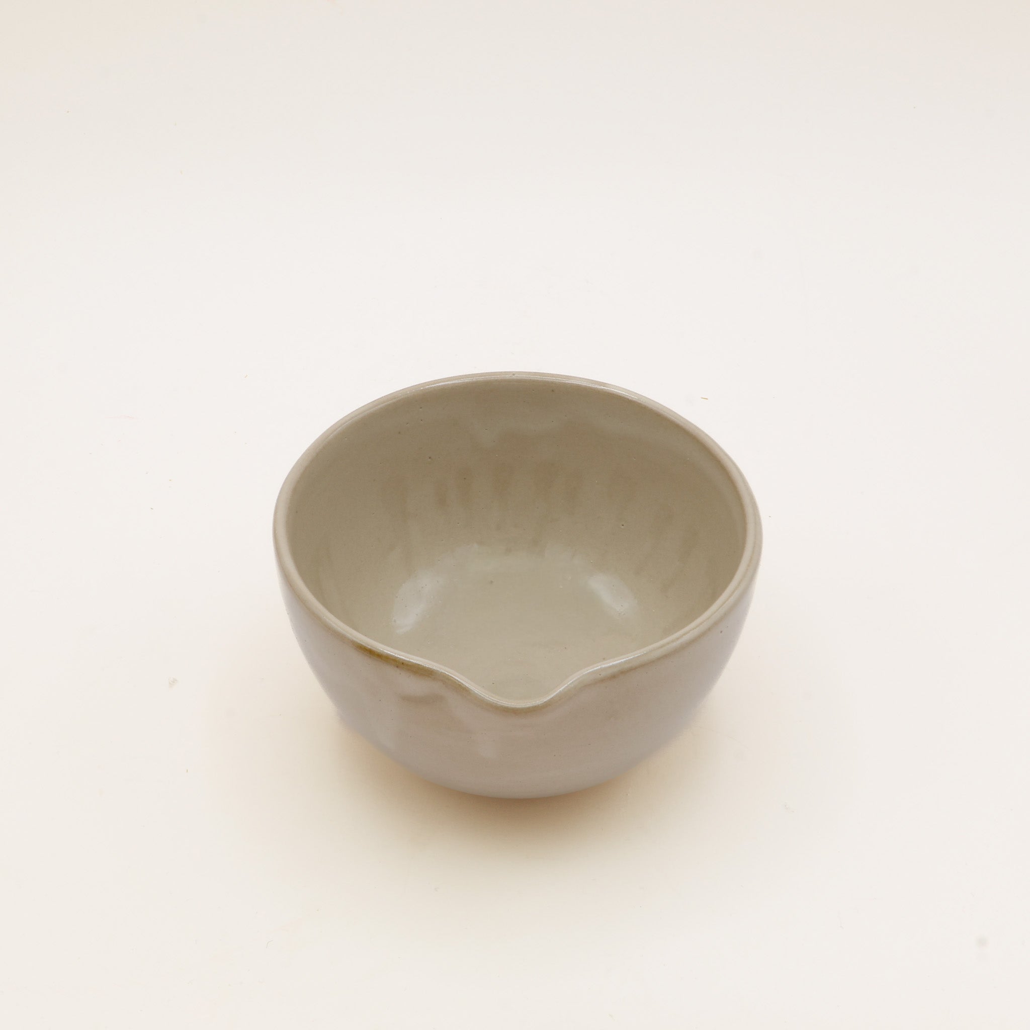 (price) Katakuchi Matcha Bowl - Light Grayish-beige with Pouring Spout