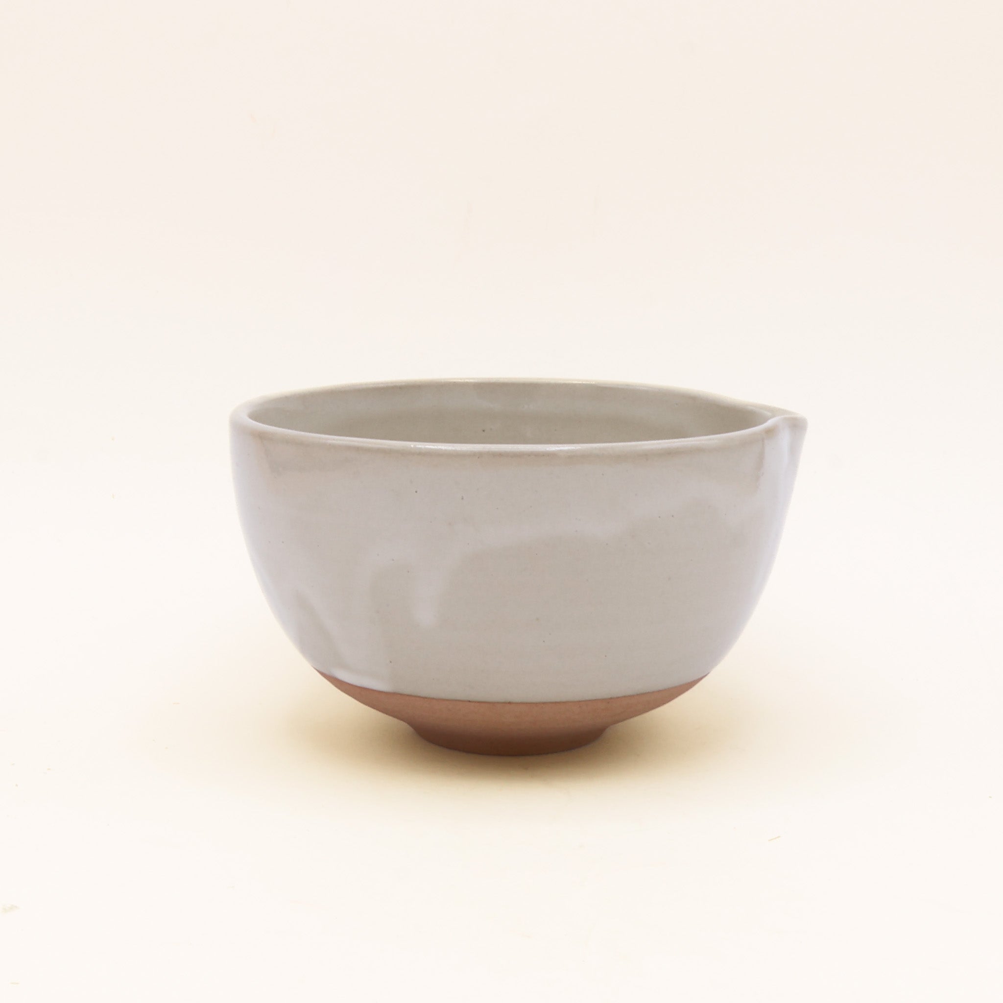 (price) Katakuchi Matcha Bowl - Light Grayish-beige with Pouring Spout