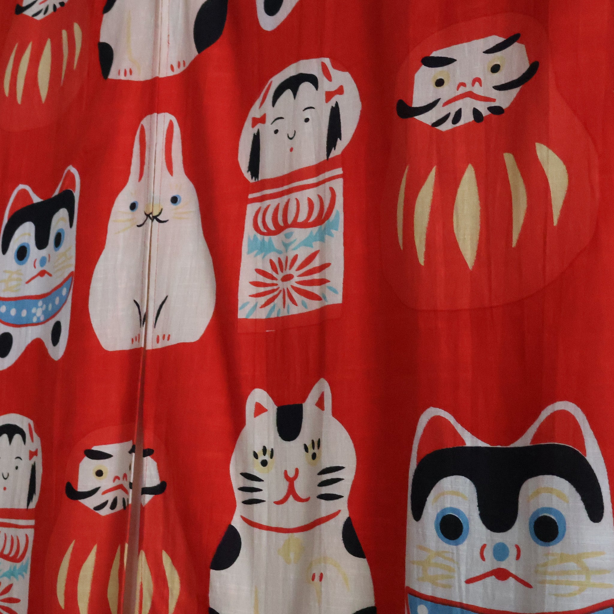 Wall tapestry with Japanese figures - red