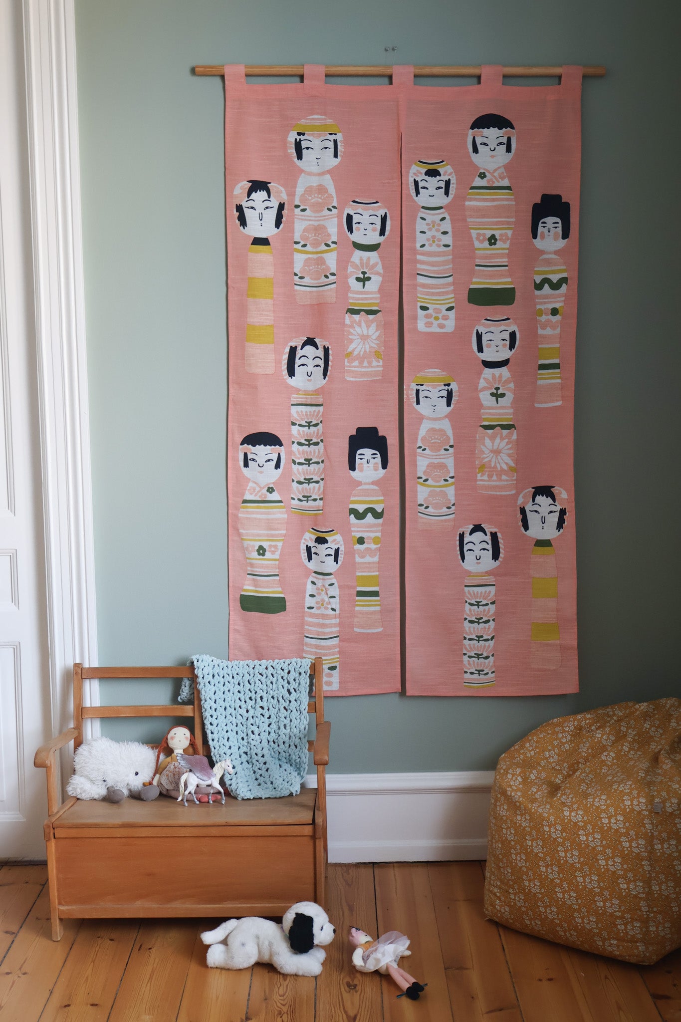 Vægtæppe med kokeshi - lyserød