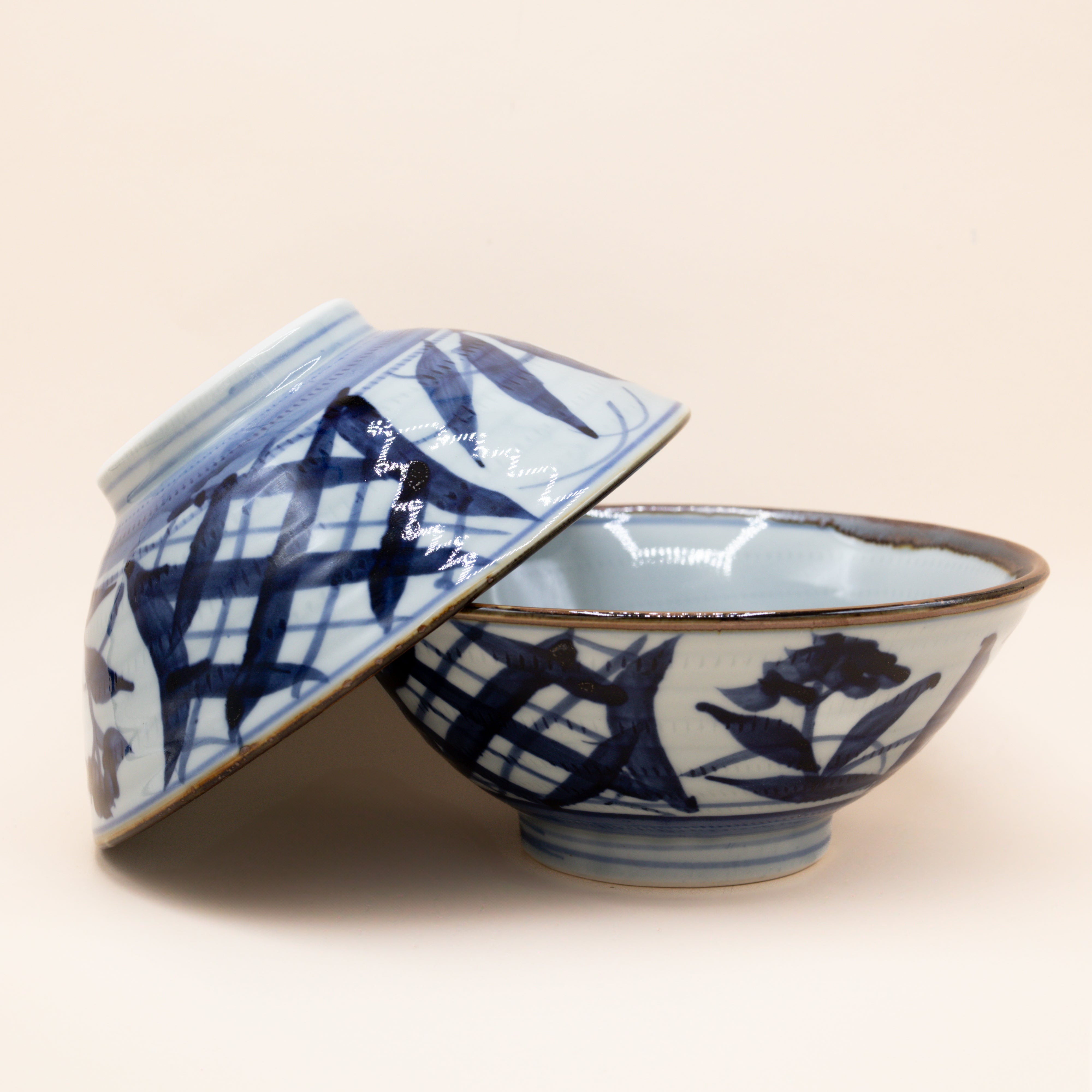Noodle bowl with blue motif and brown rim
