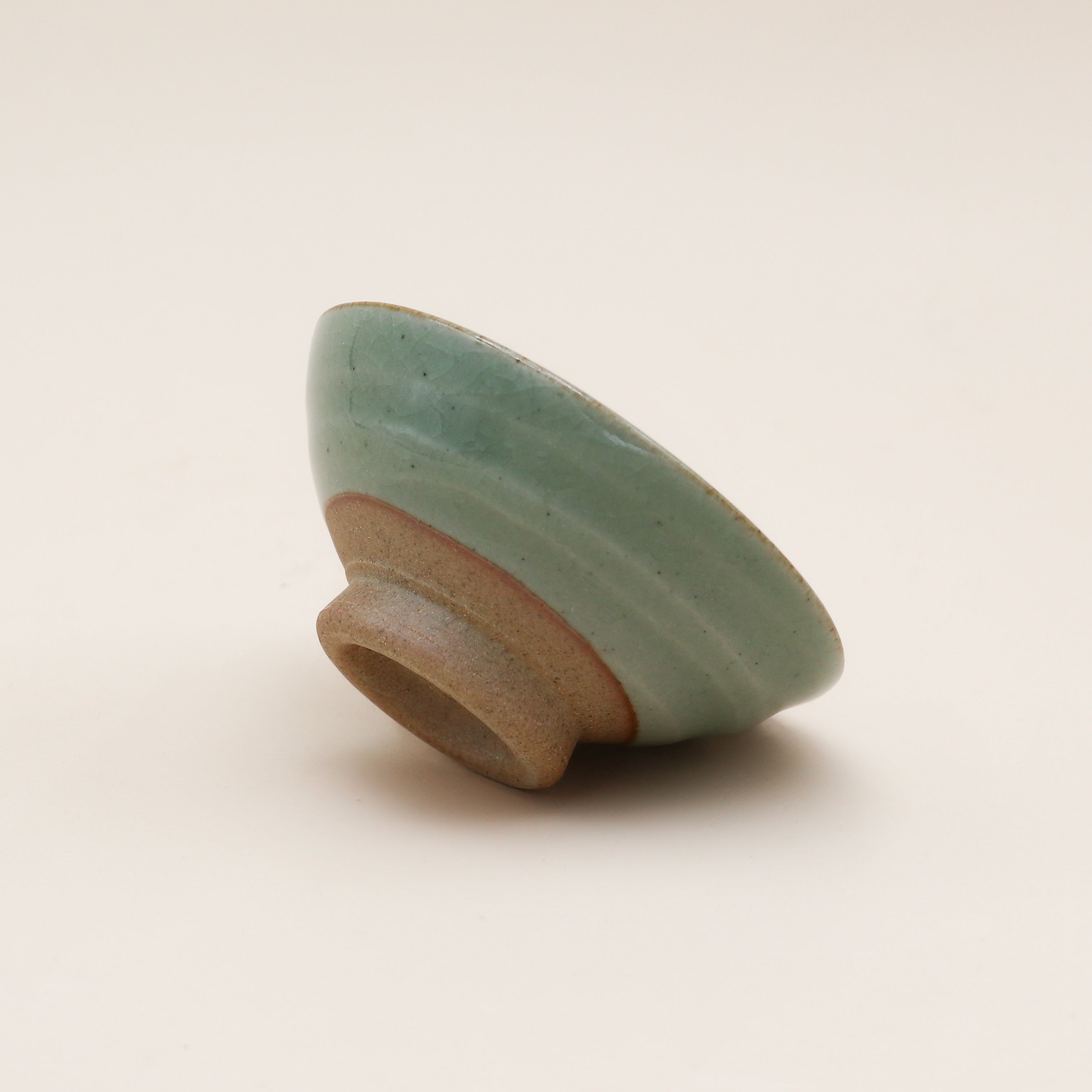 Lille skål med grøn krakeleret glasur