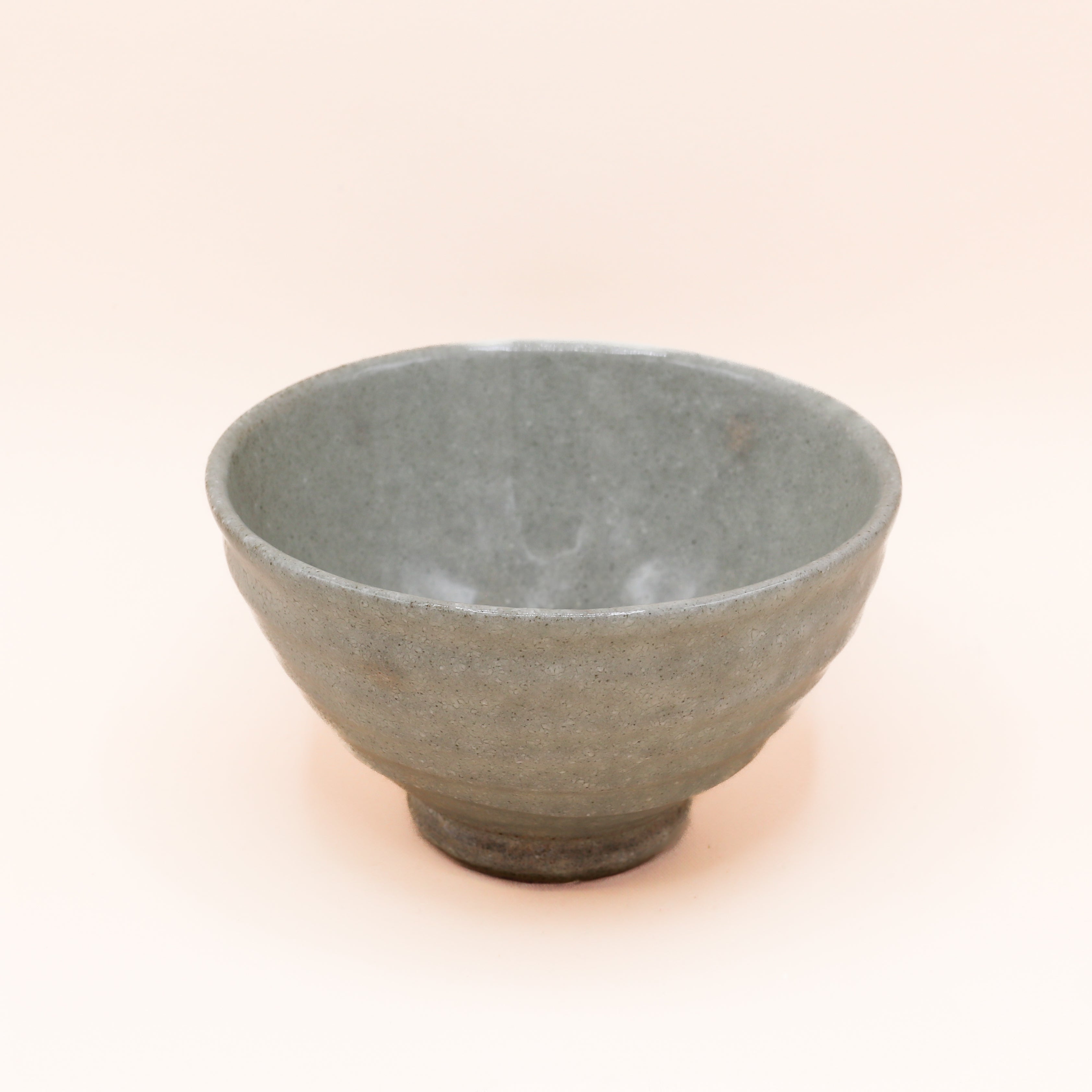 Ceramic bowl with gray glaze