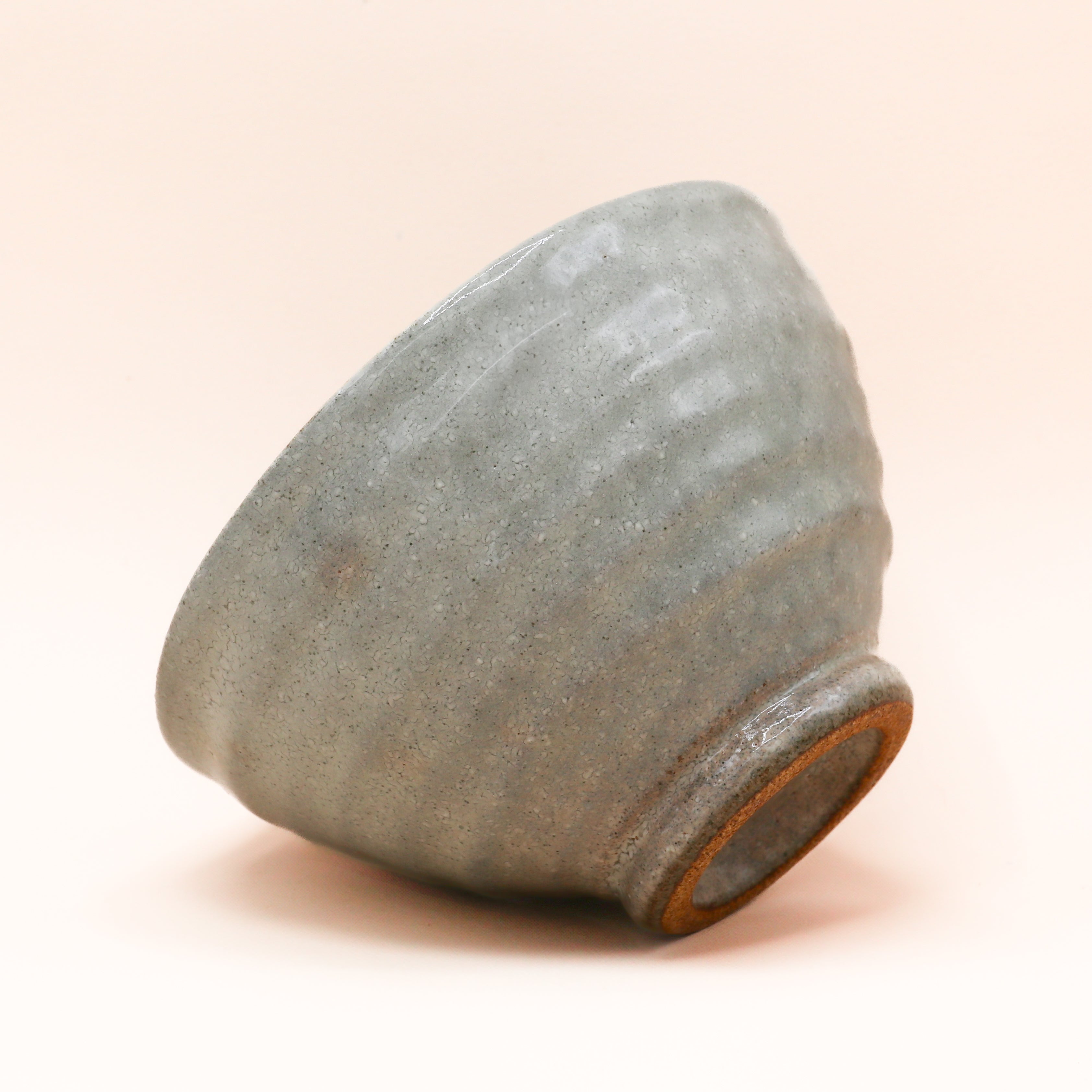 Keramikskål med grå glasur