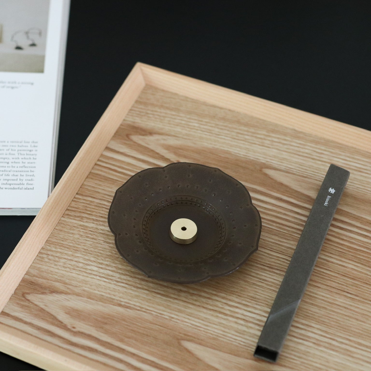 Holder til røgelse i messing, glat overflade