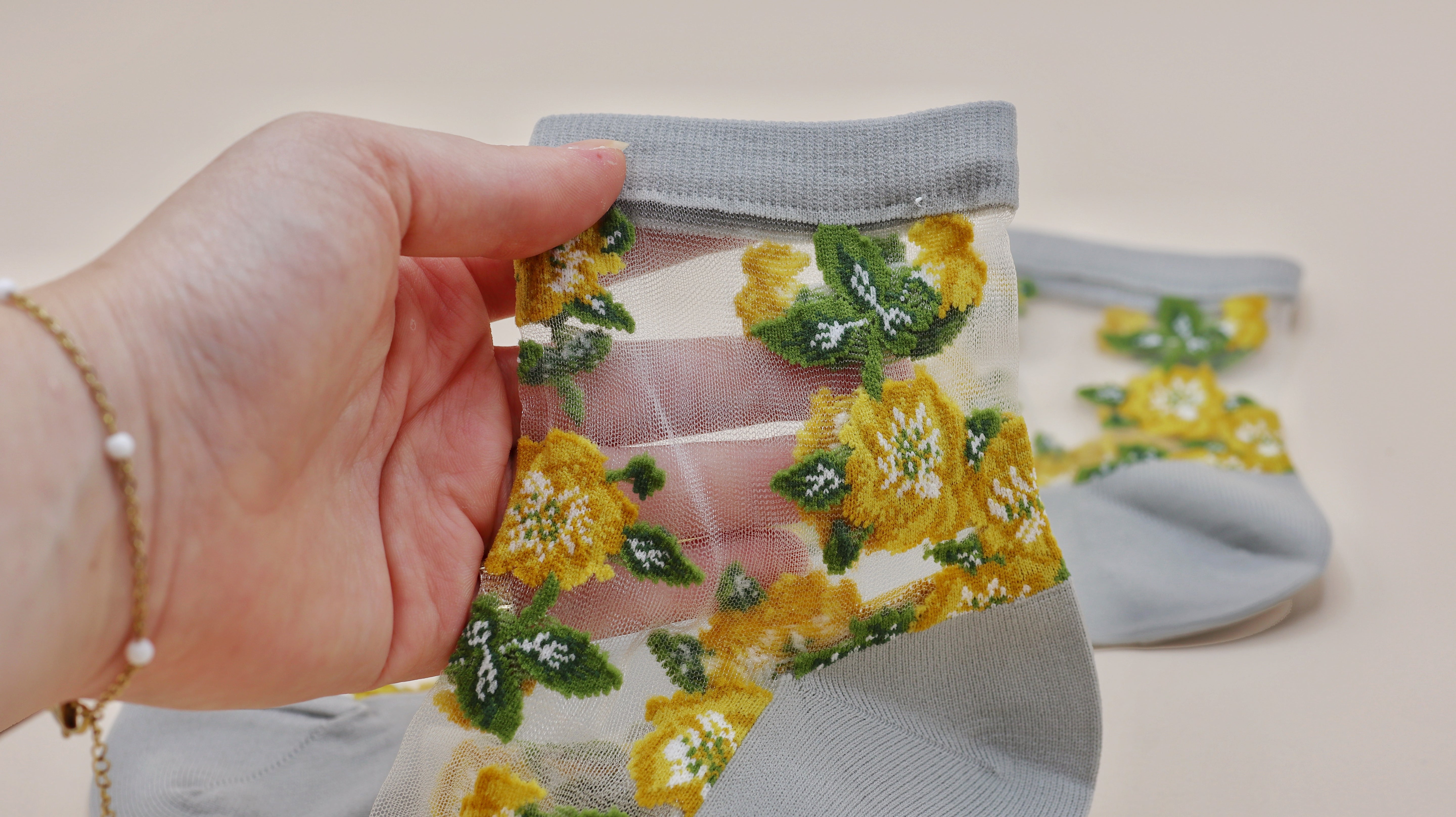 andè strømper - Grå med gule blomster