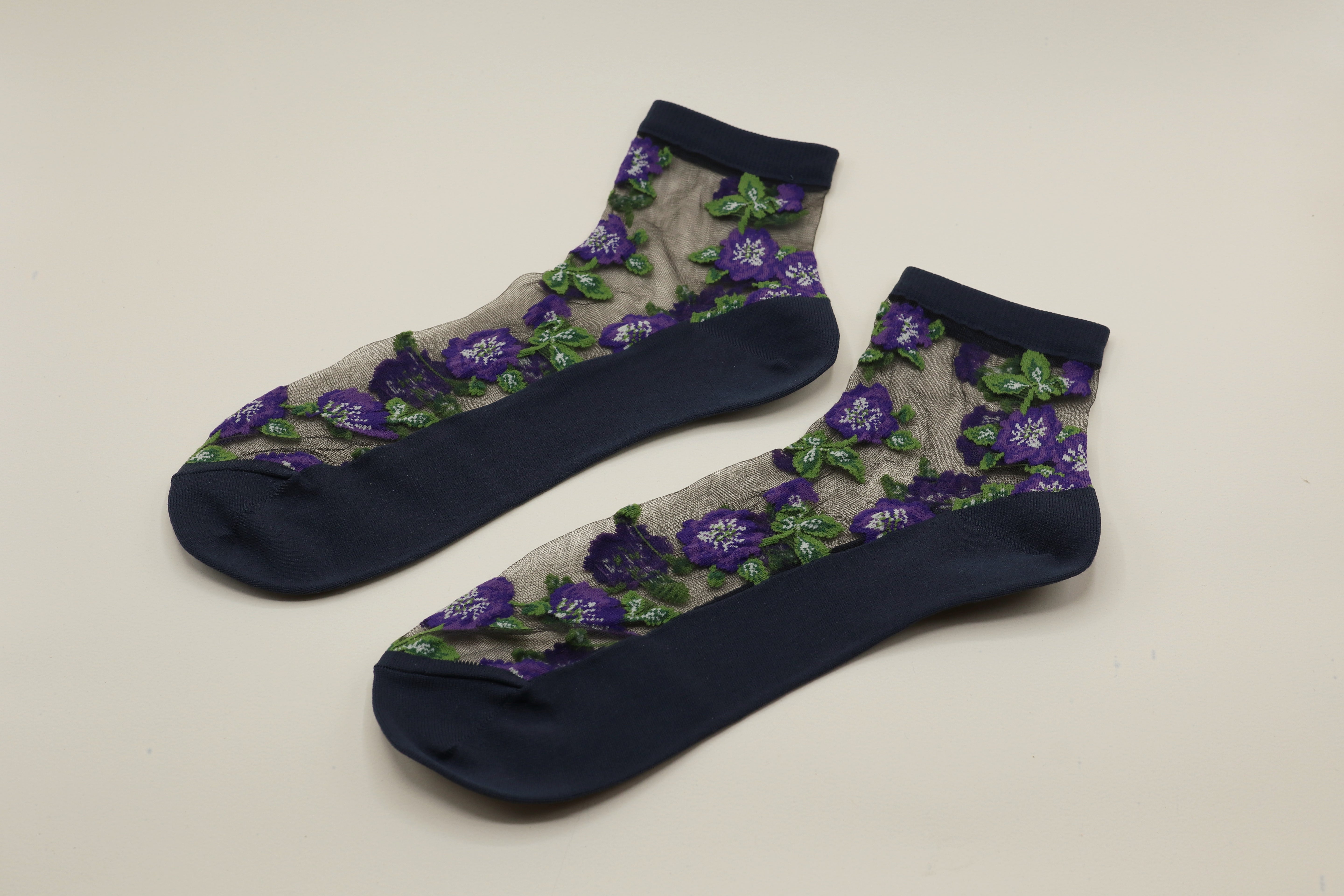 andè stockings - Black with purple flowers