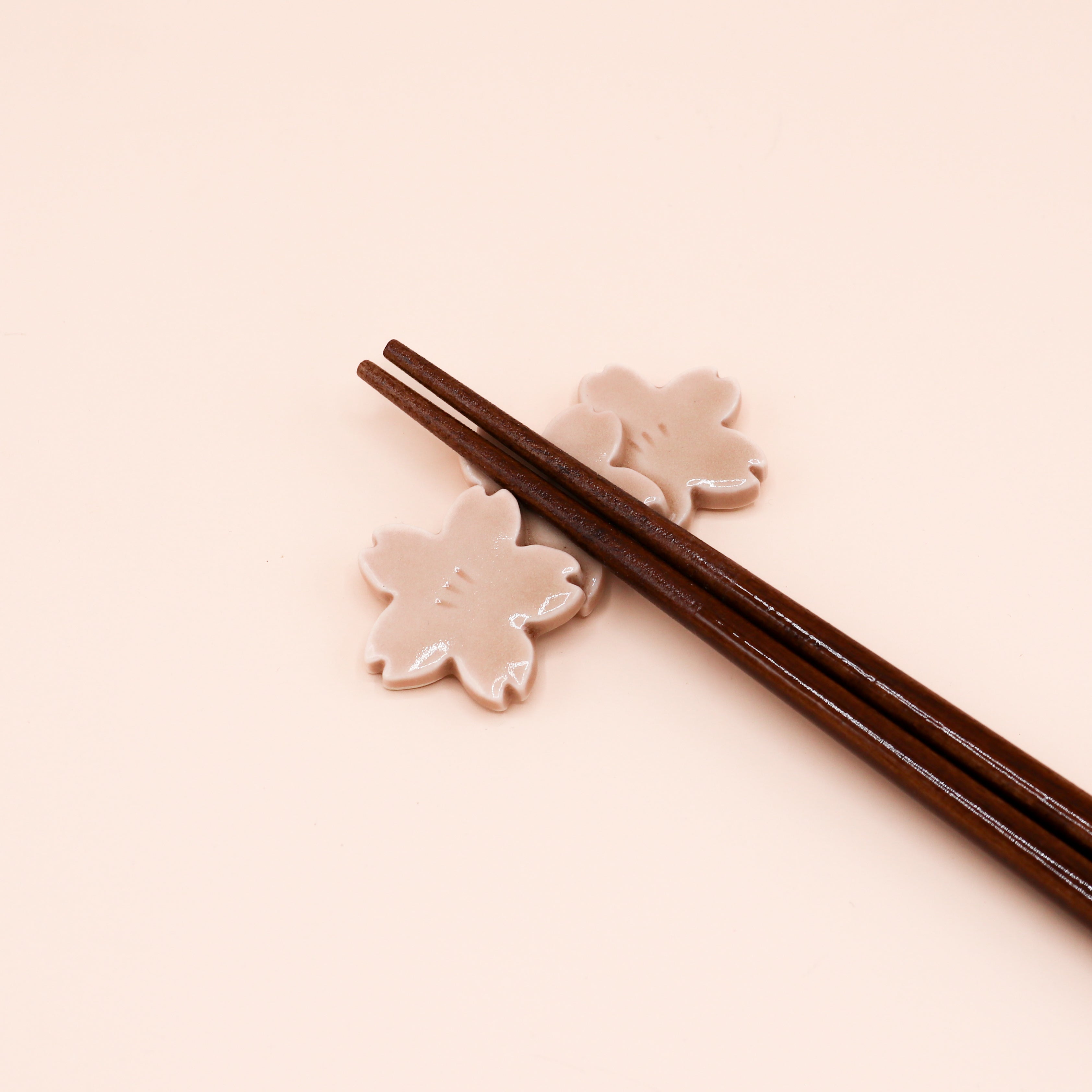 Spisepindeholder - Tre lyserøde sakura blomster